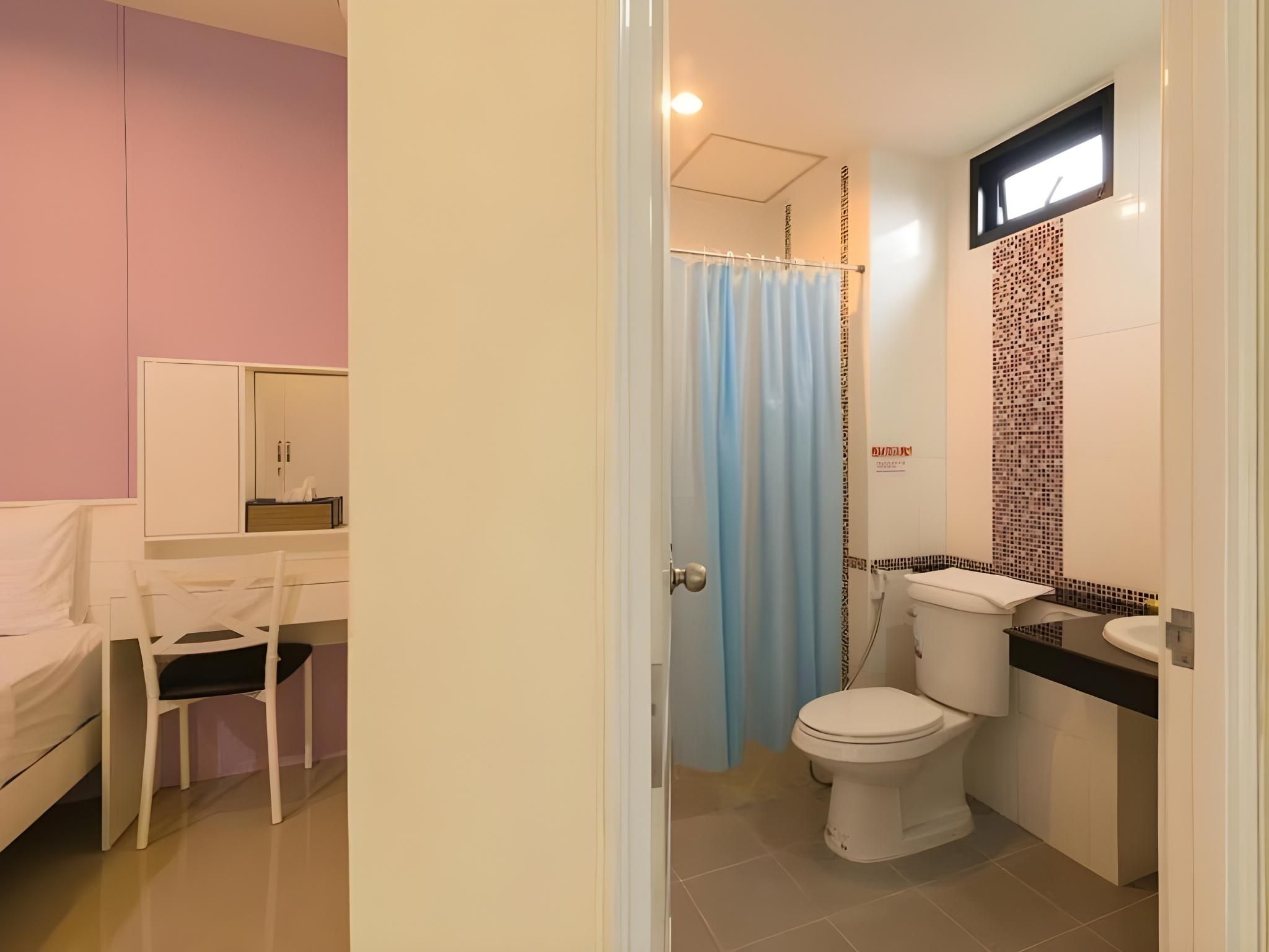 Petch Ranong @Town Deluxe - King Bed 3