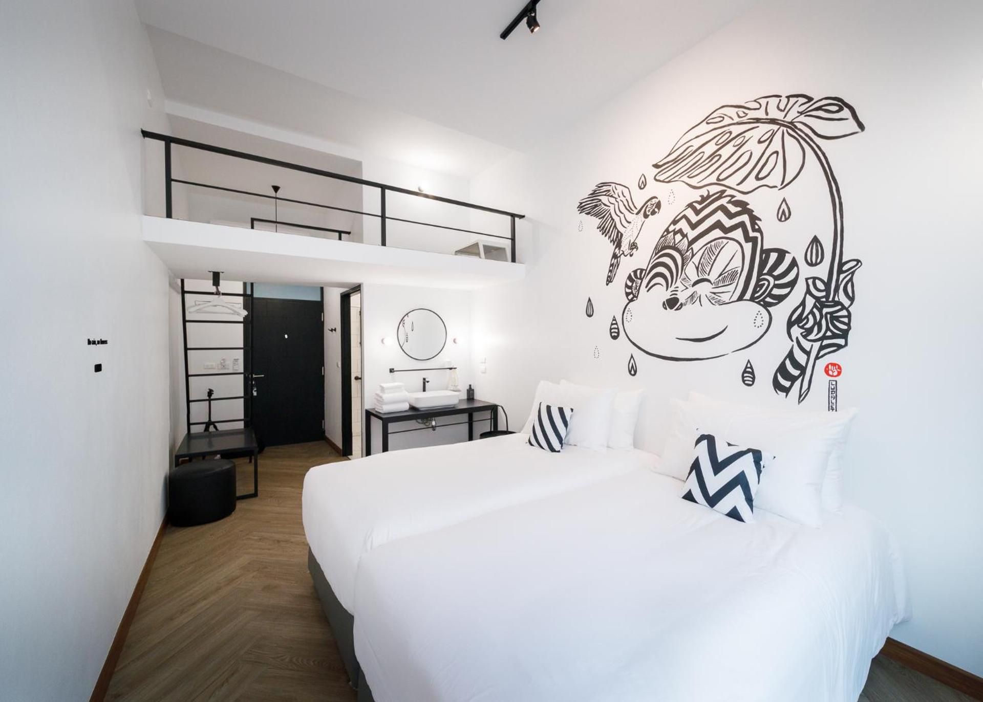 Blu Monkey Hub and Hotel Ranong Deluxe Twin Room 2