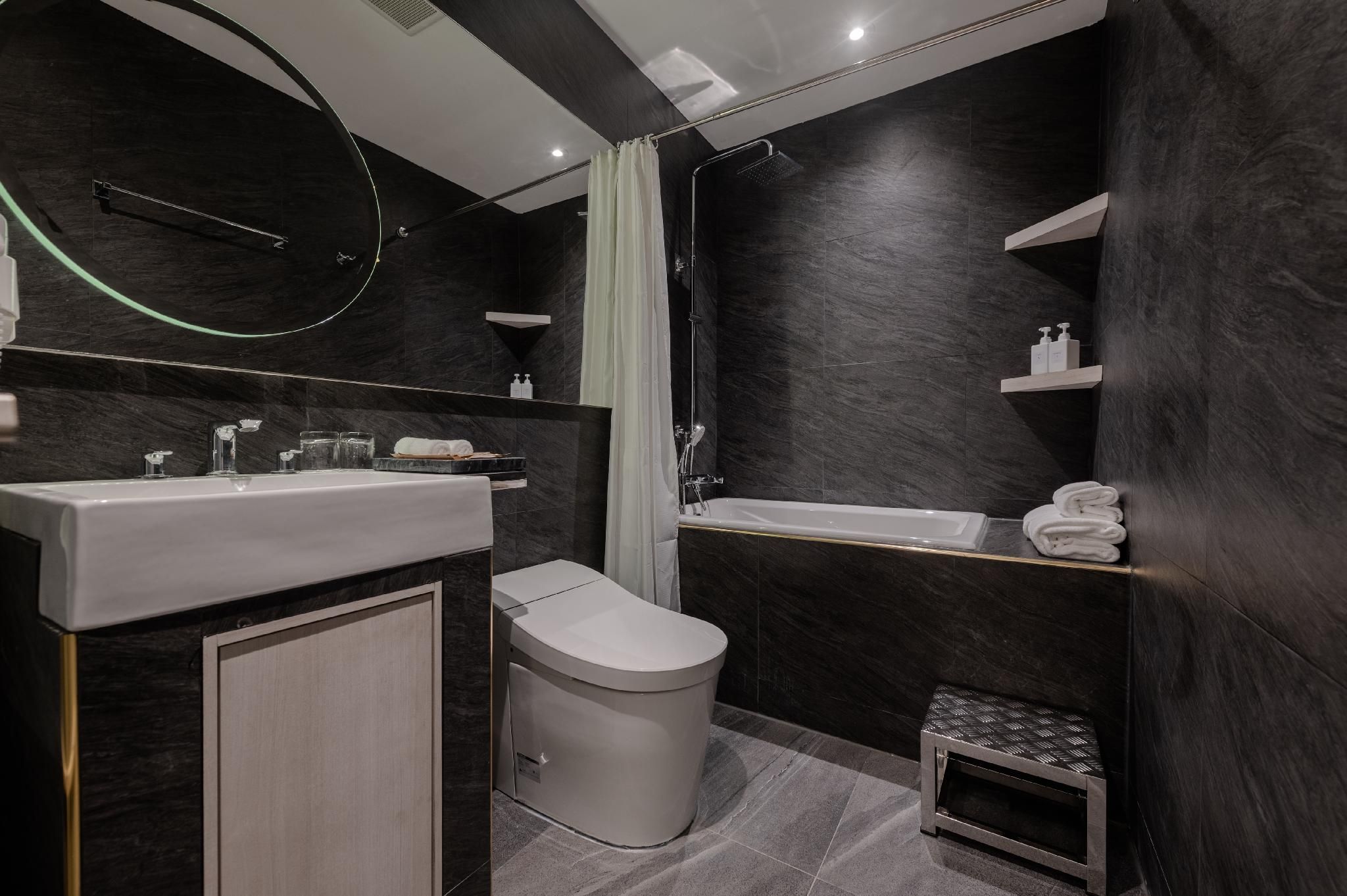 Karnyapha Hotspring Hotel Deluxe Room A with Bathtub 3