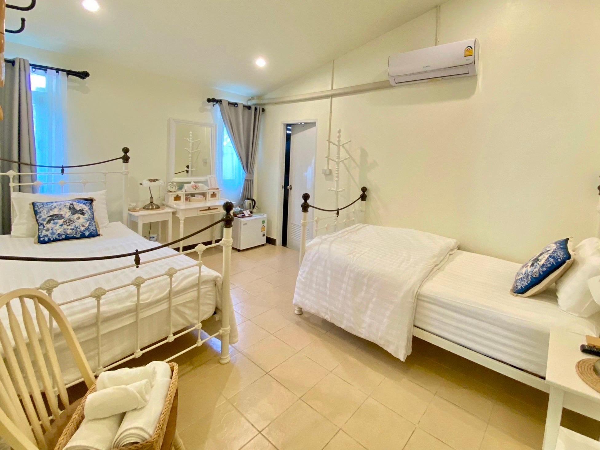 Feature Twin Room