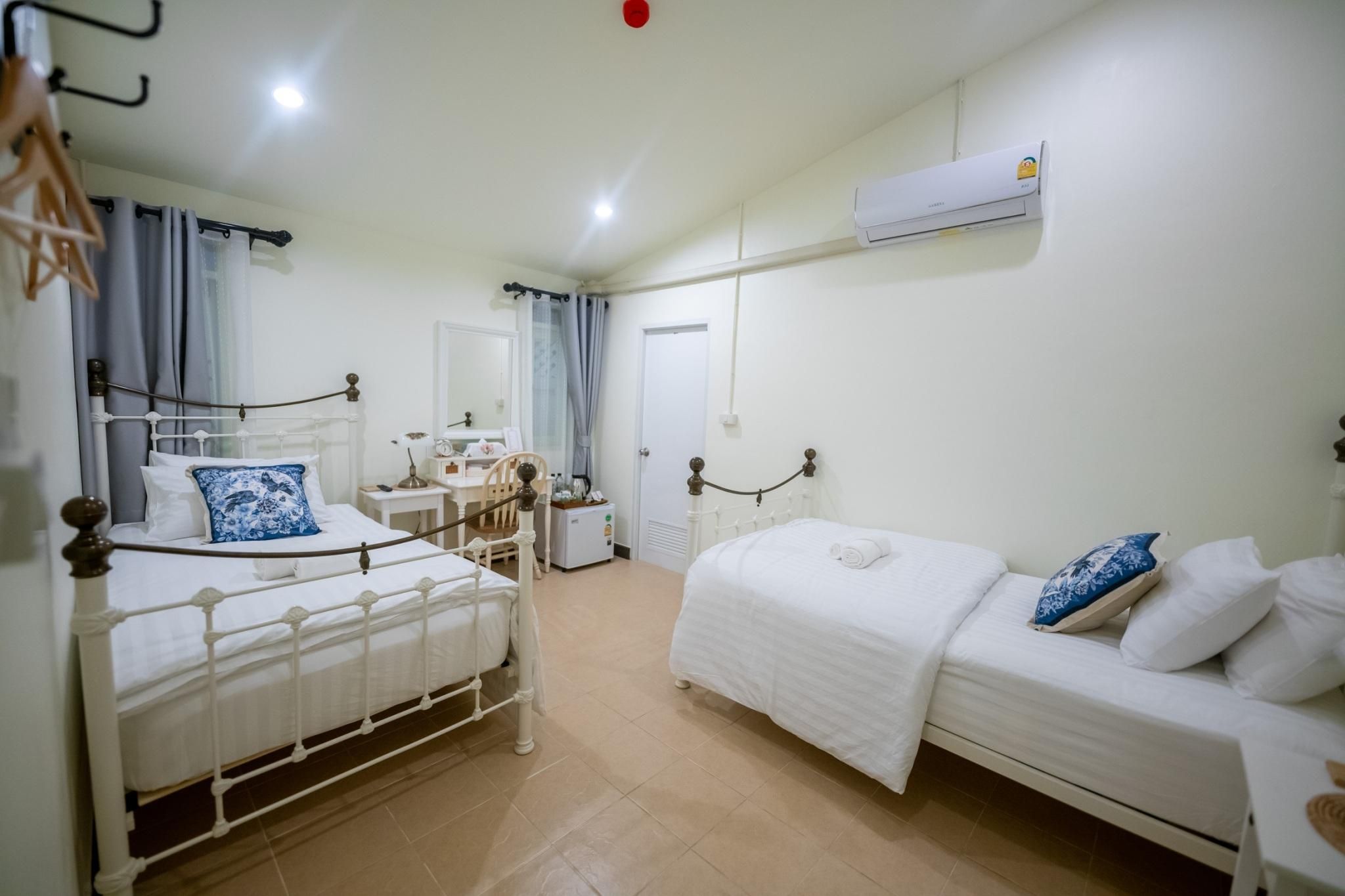 Feature Twin Room
