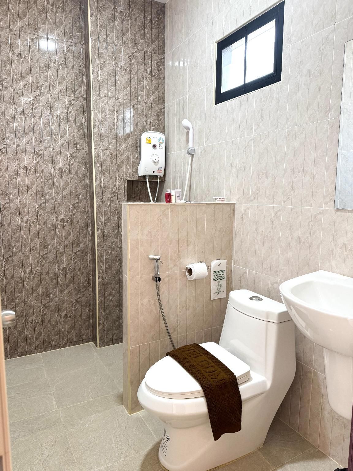 JJ HOME RESORT  Deluxe Room Twin Bed 2