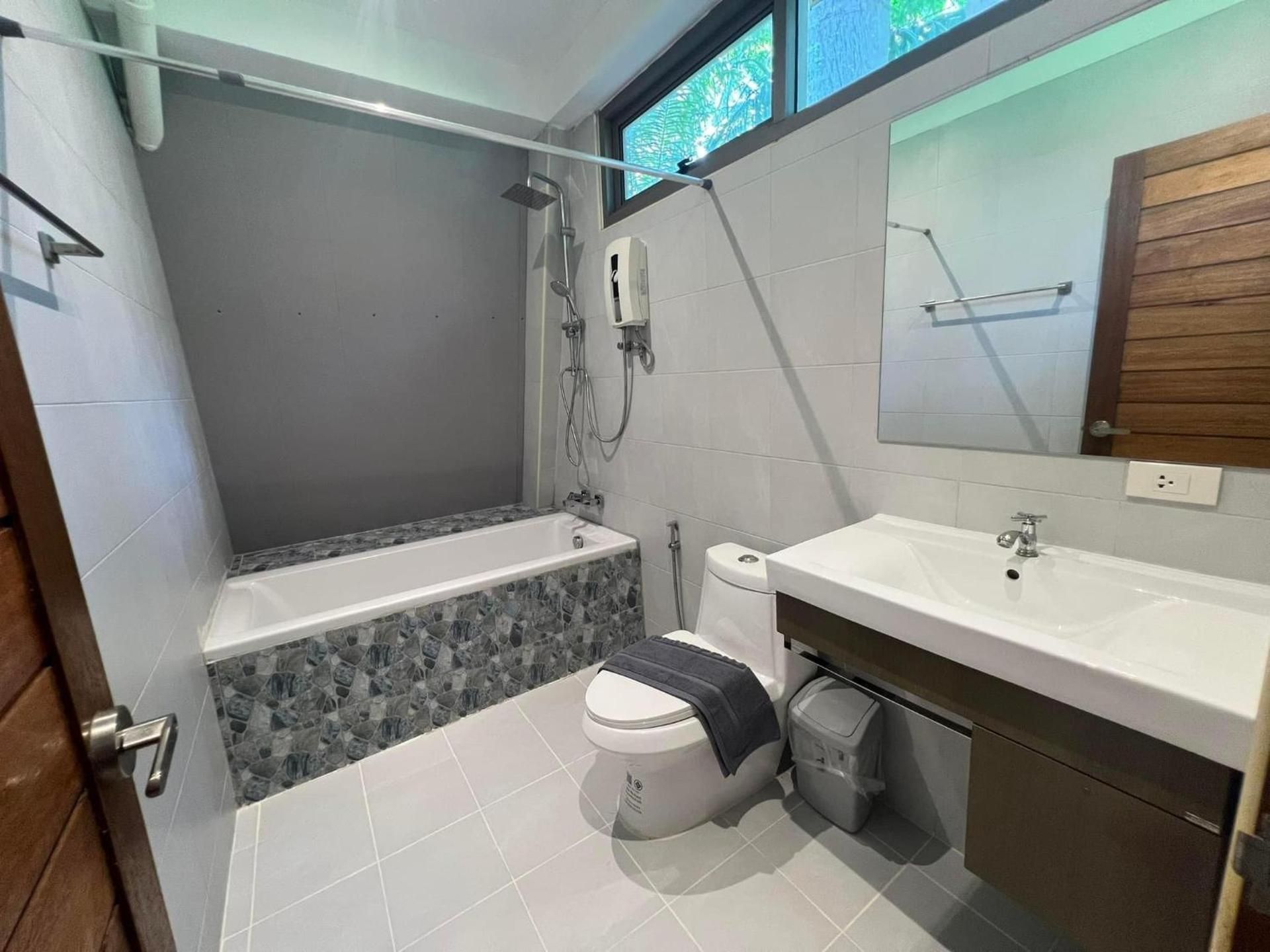 Chill Lay Resort Donsak Deluxe Family Suite