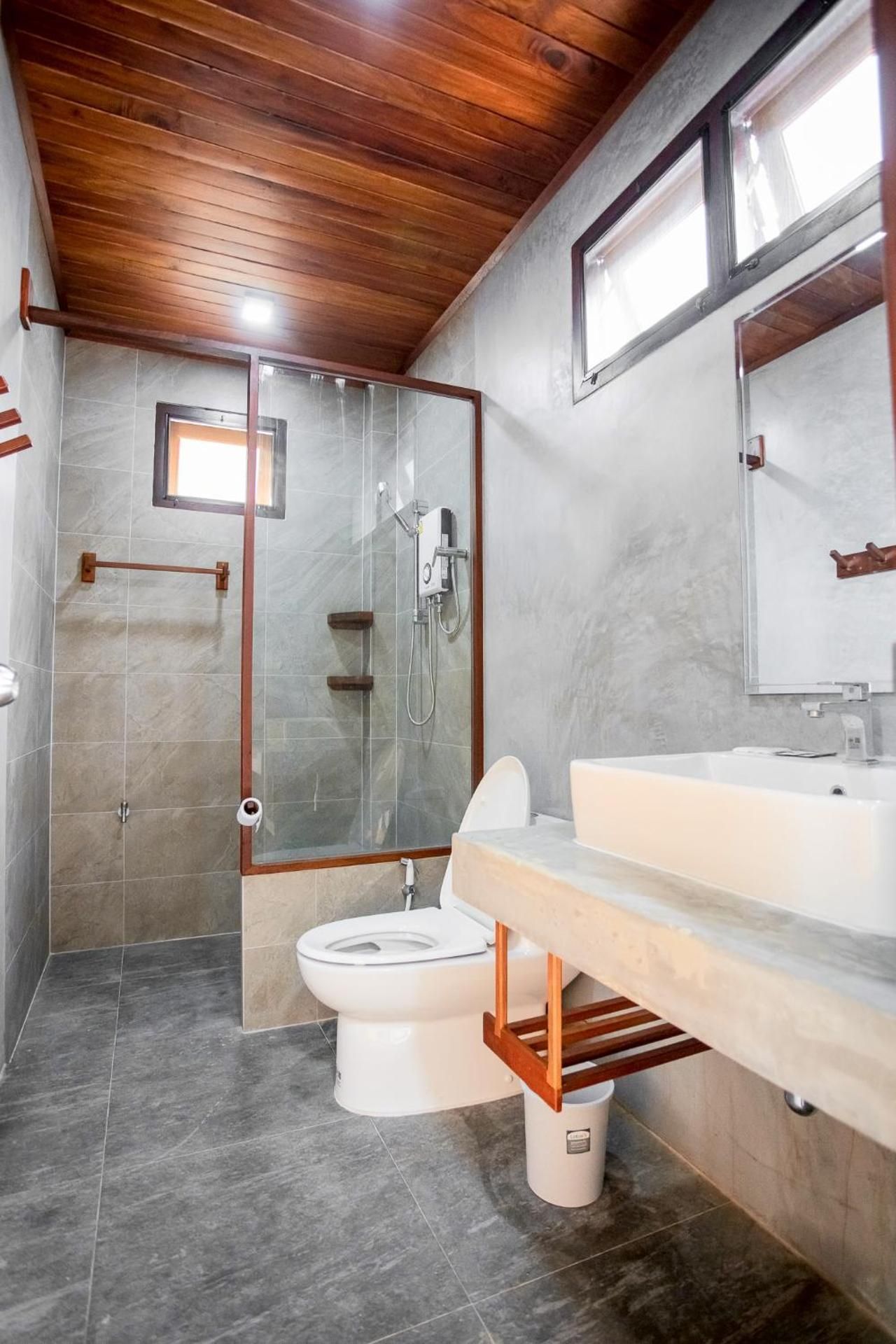 Laemsui Beach Double Room