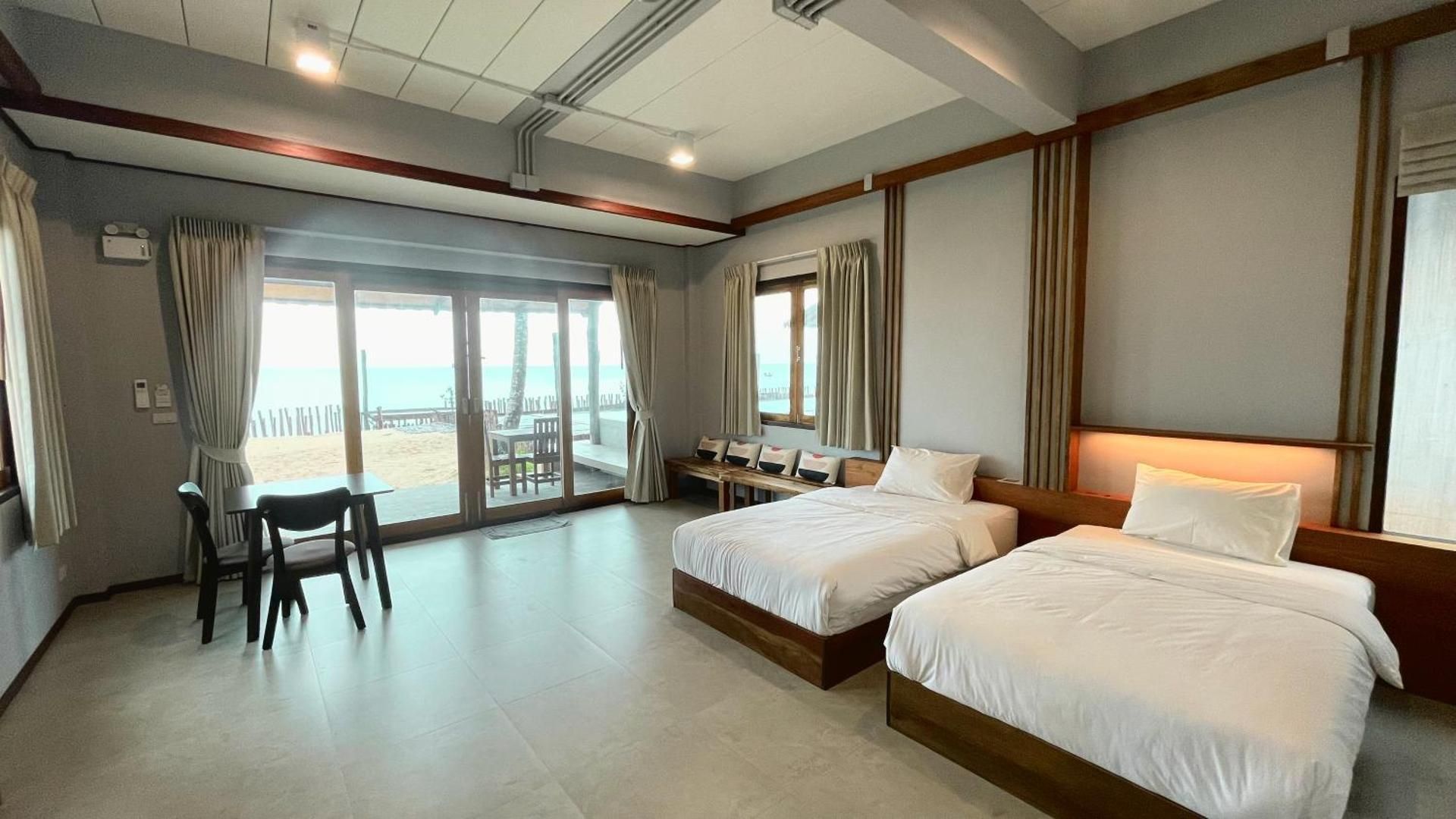 Laemsui Beach Deluxe Twin Room with Sea View