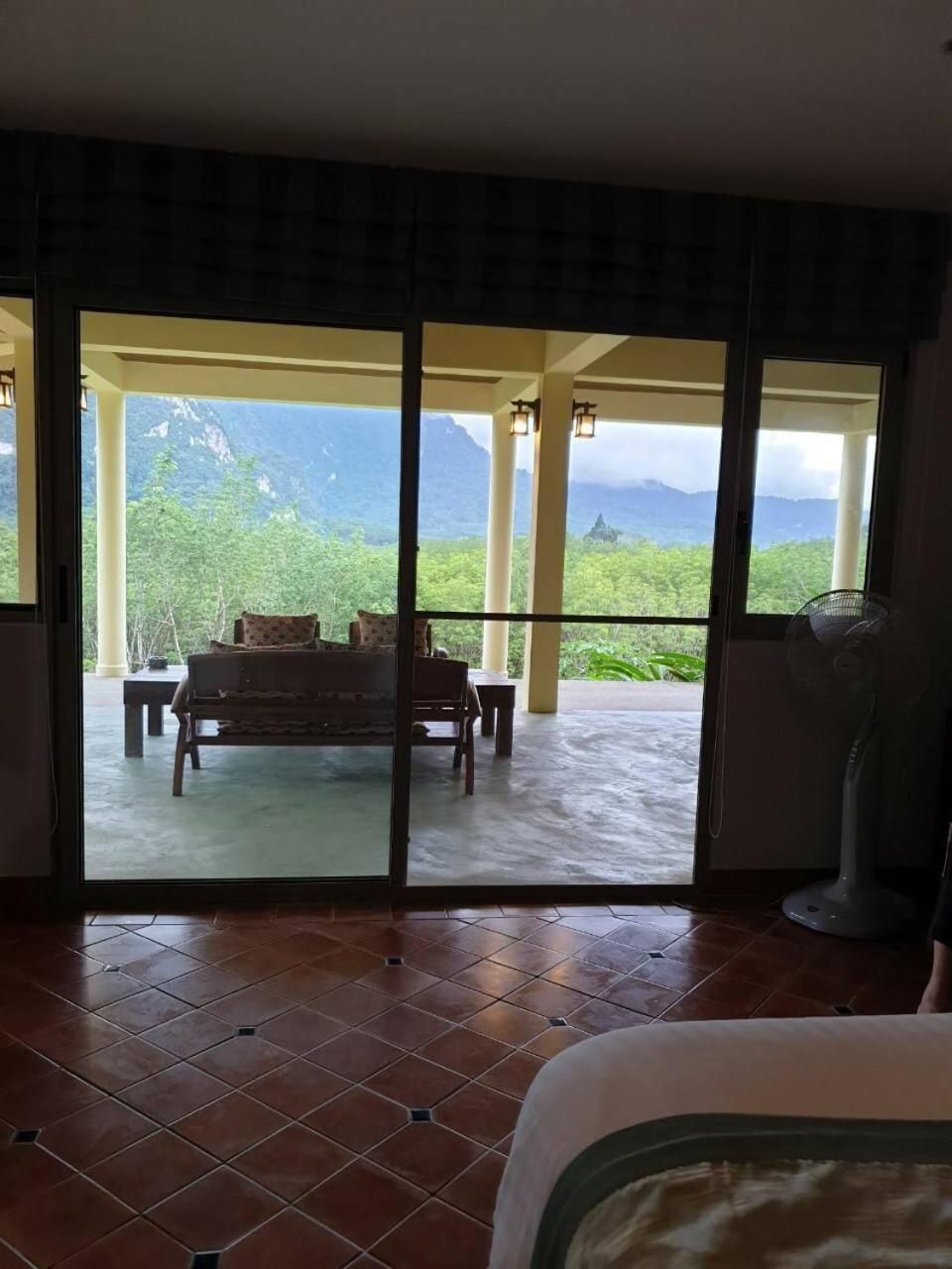 Standard Twin Room with Mountain View