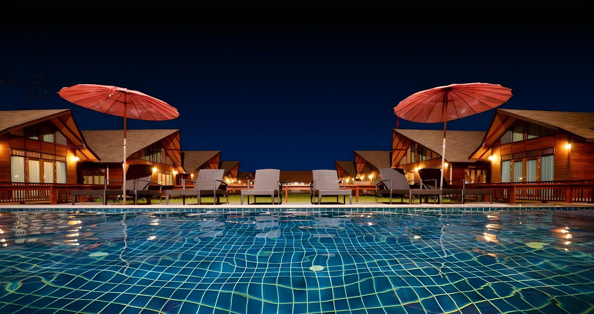 swimming pool [outdoor]