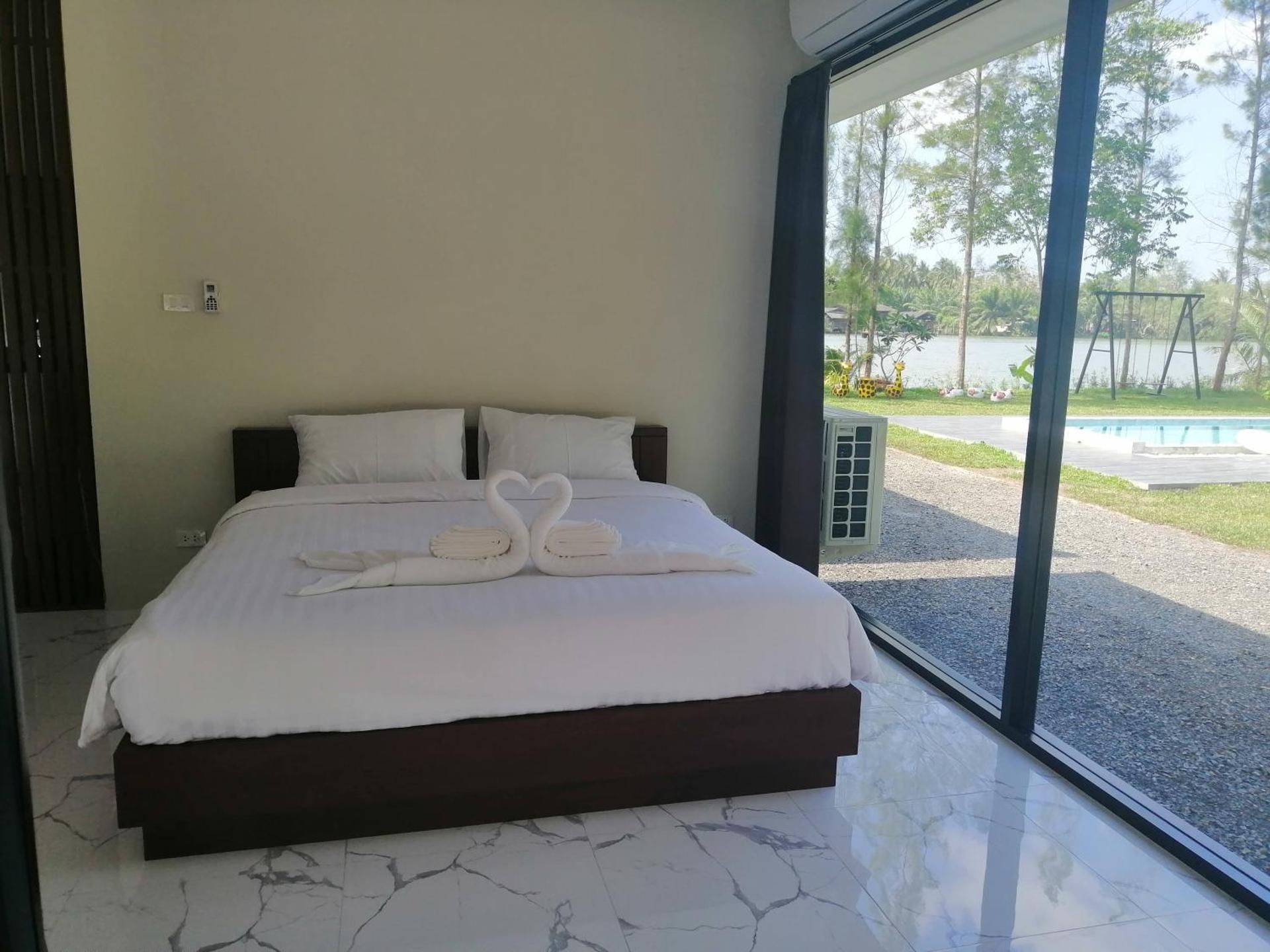 Villa with Garden View
