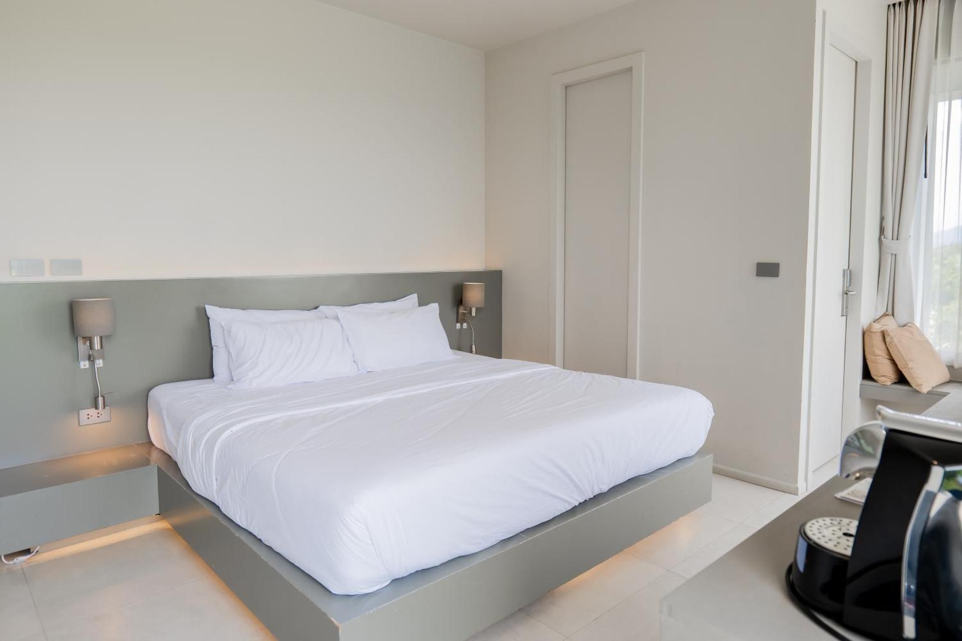 Deluxe - 1 King Bed