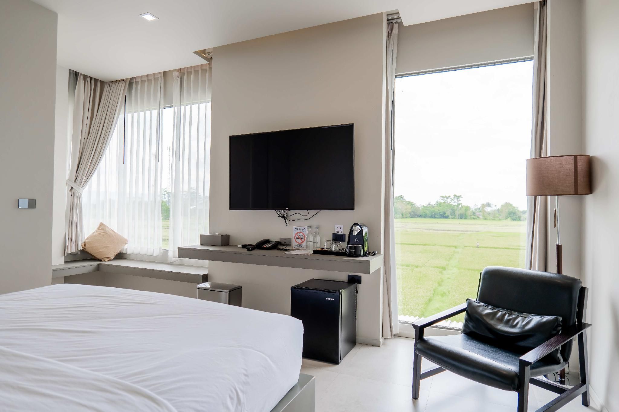 Deluxe - 1 King Bed