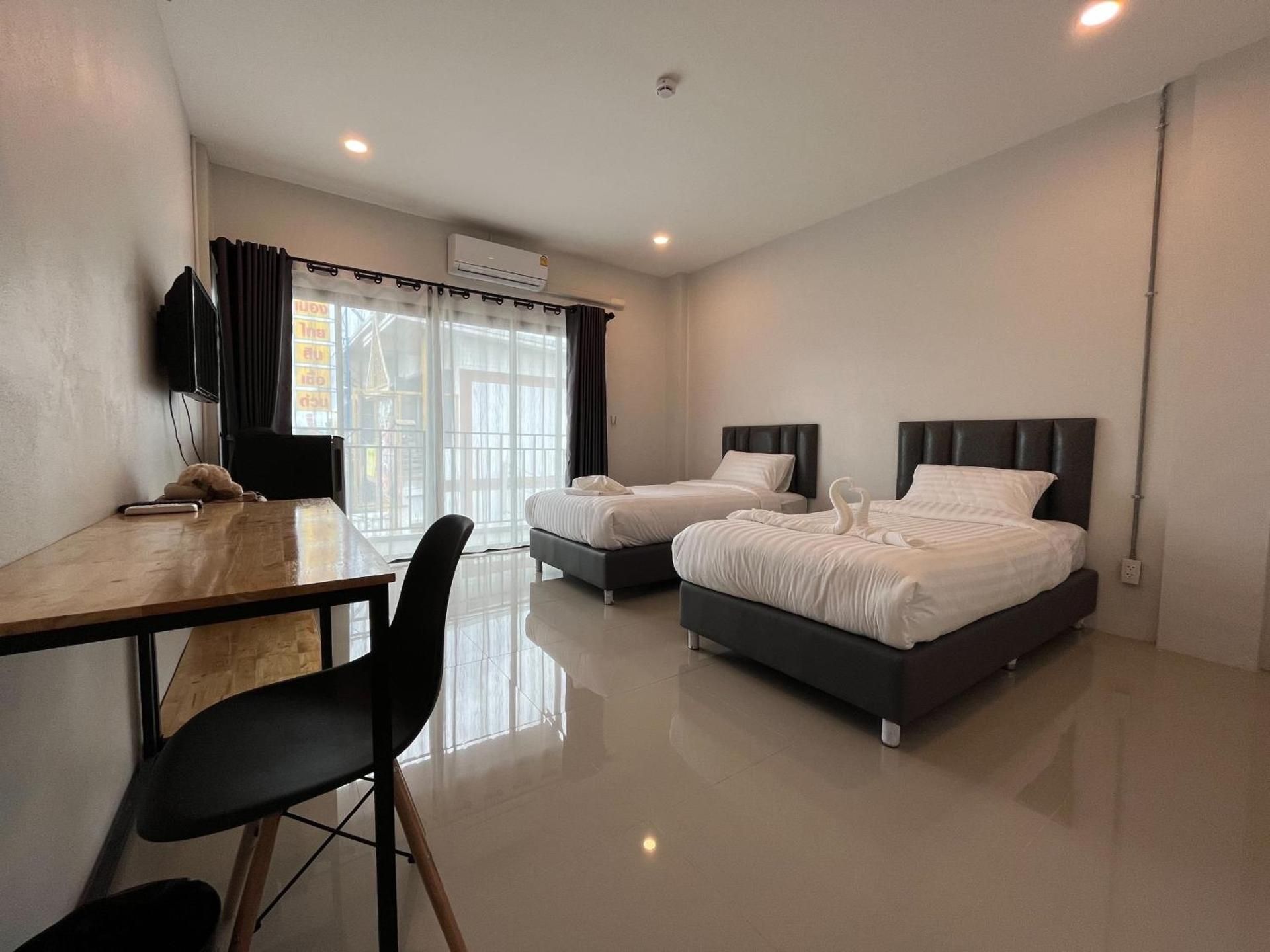 Life Hotel Rongkhun - White Temple Chiangrai Twin Room with Terrace