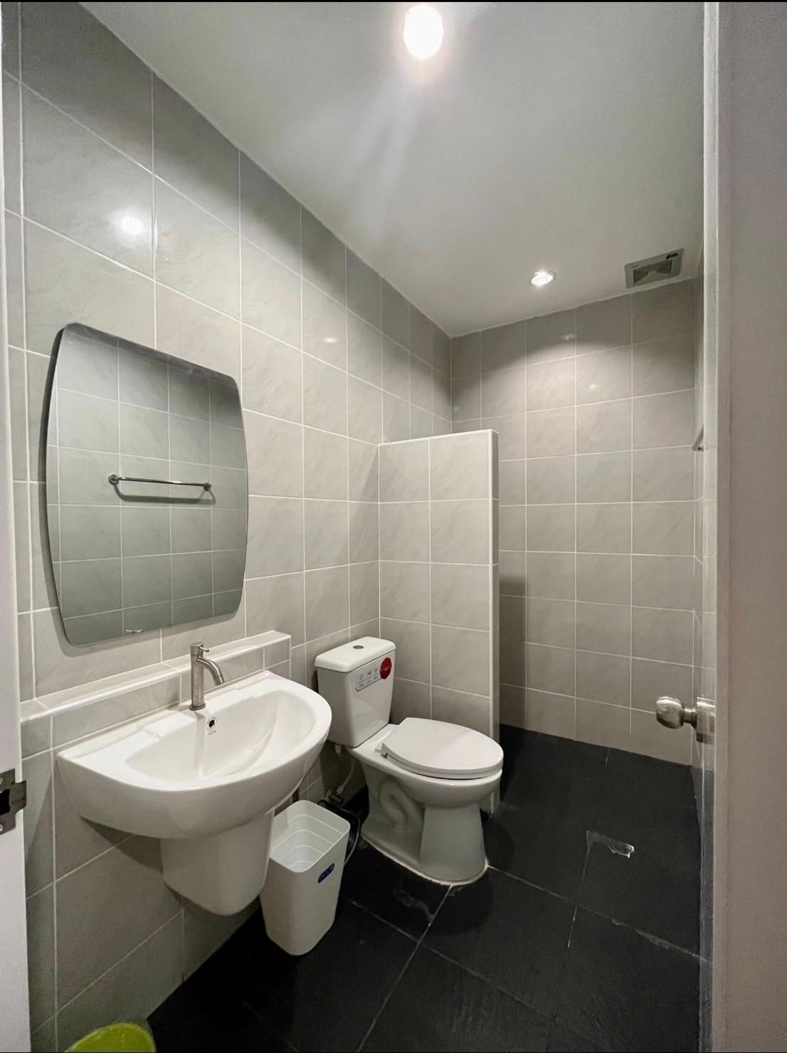 Life Hotel Rongkhun - White Temple Chiangrai King Room with Balcony 3