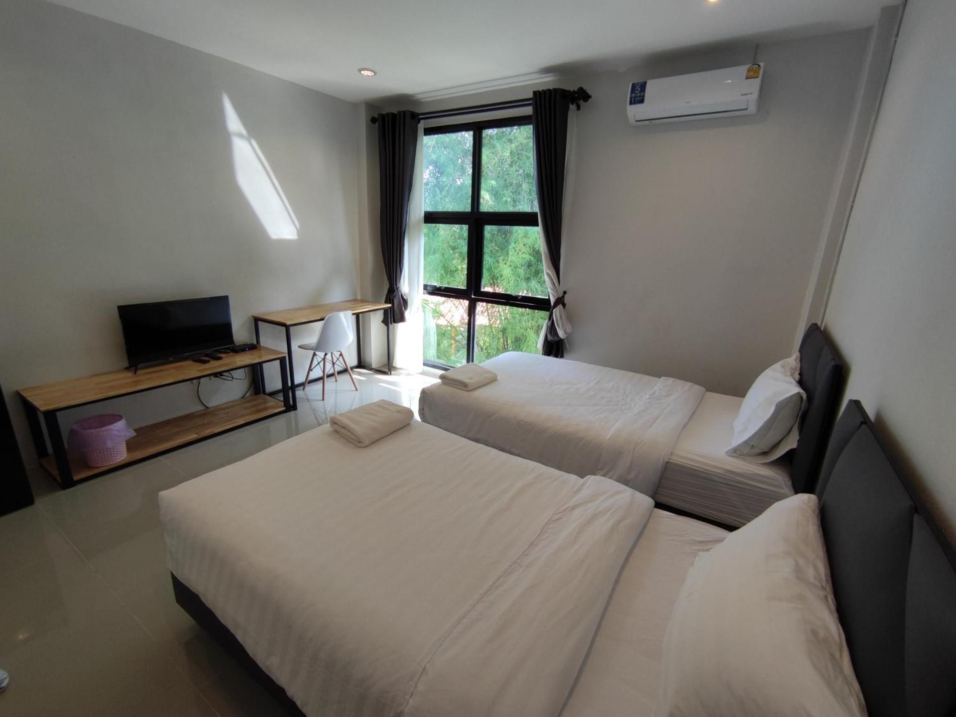 Life Hotel Rongkhun - White Temple Chiangrai Twin Room with Terrace 2