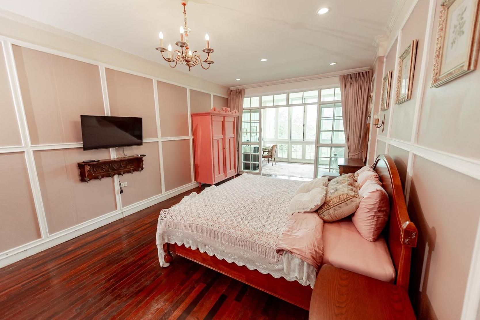 King Room with Mountain View