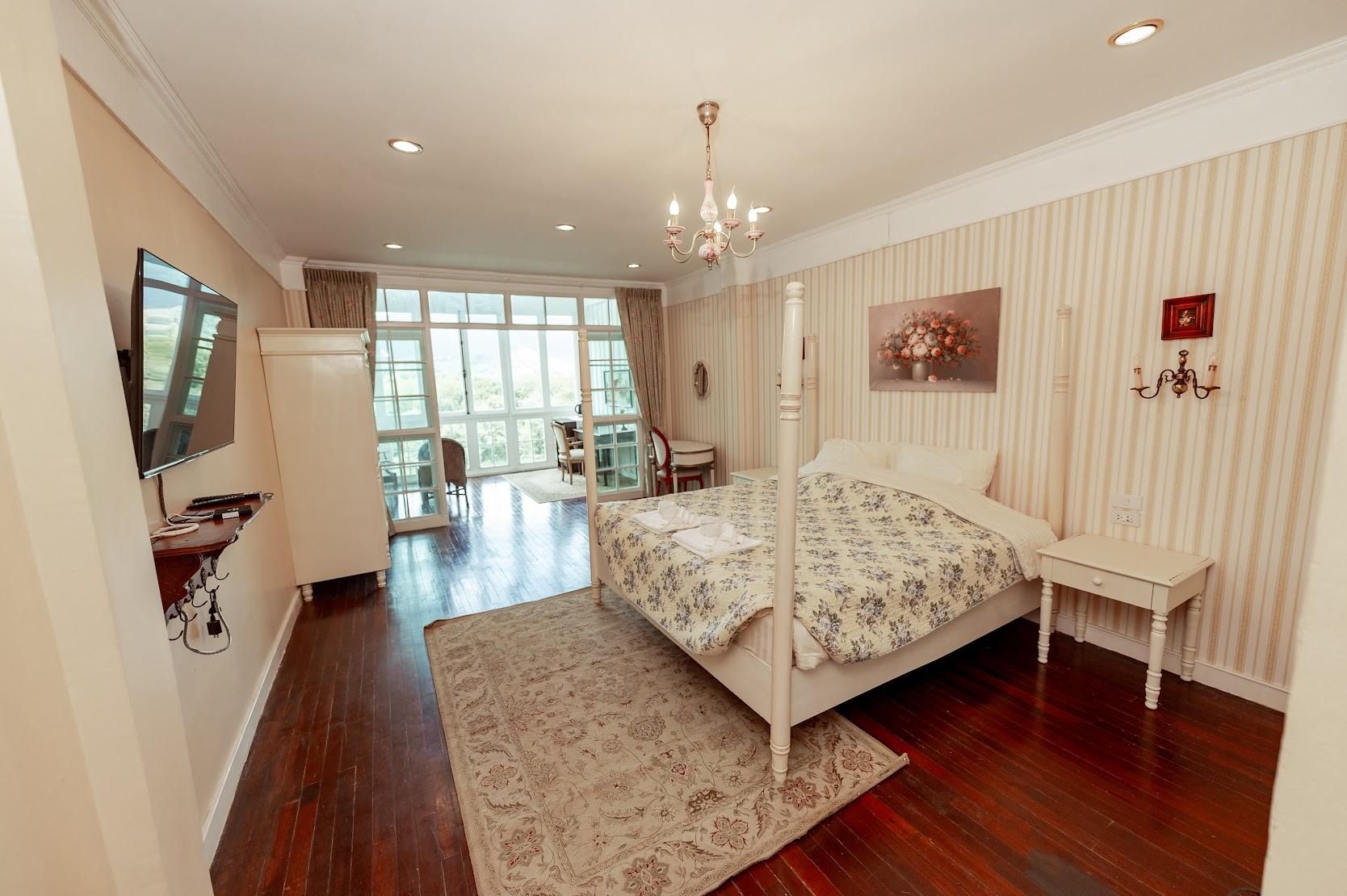 King Bed Room