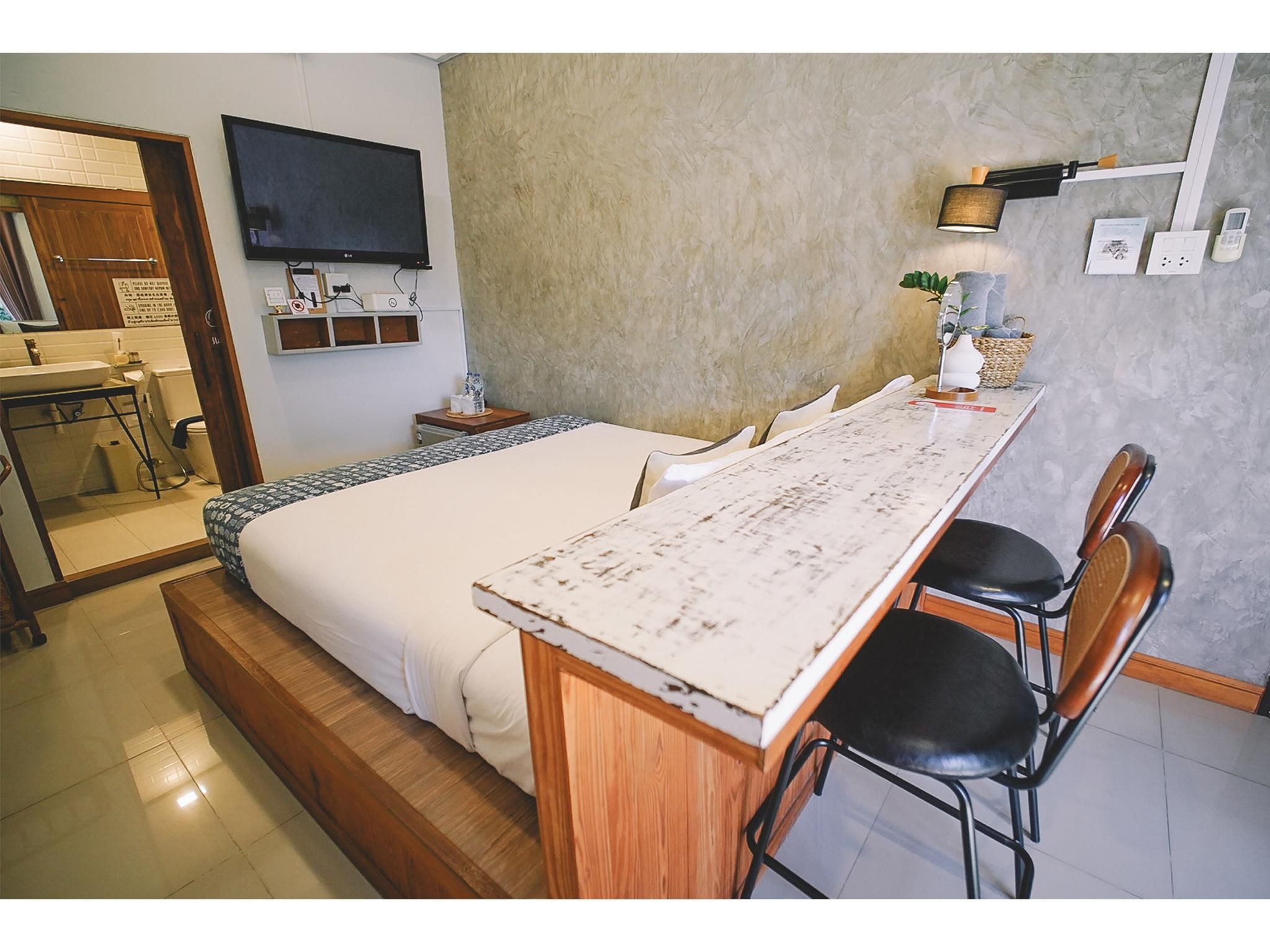 Sleepy House Chiang Rai Deluxe Double Room with Balcony 2