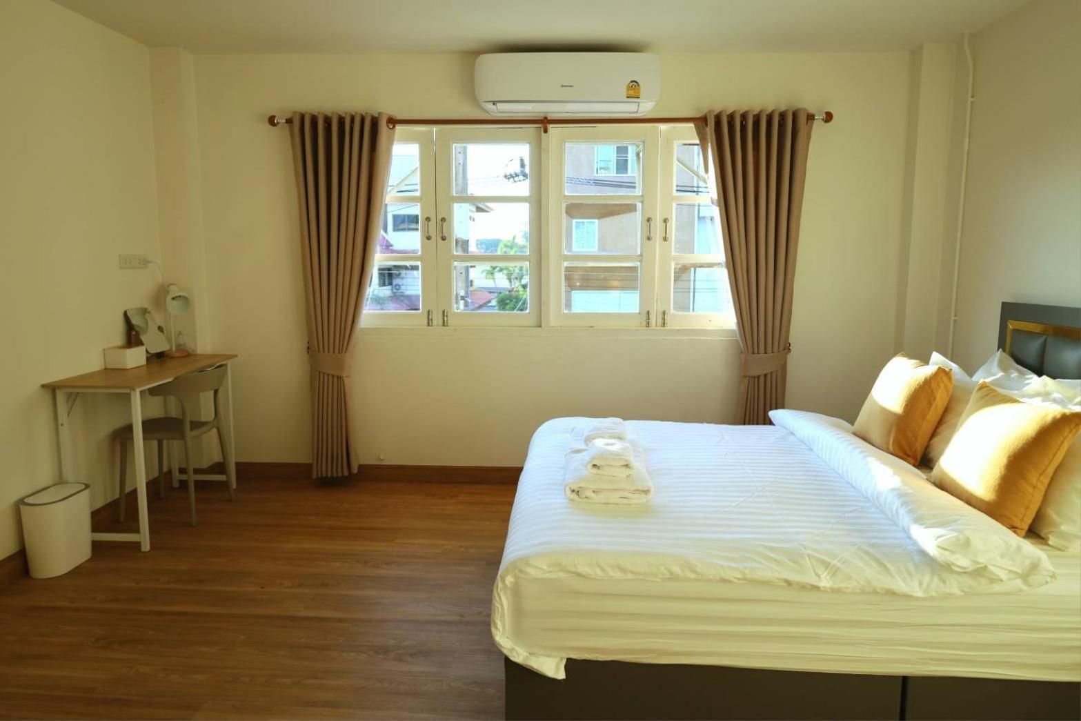 Queen Room with Shared Bathroom