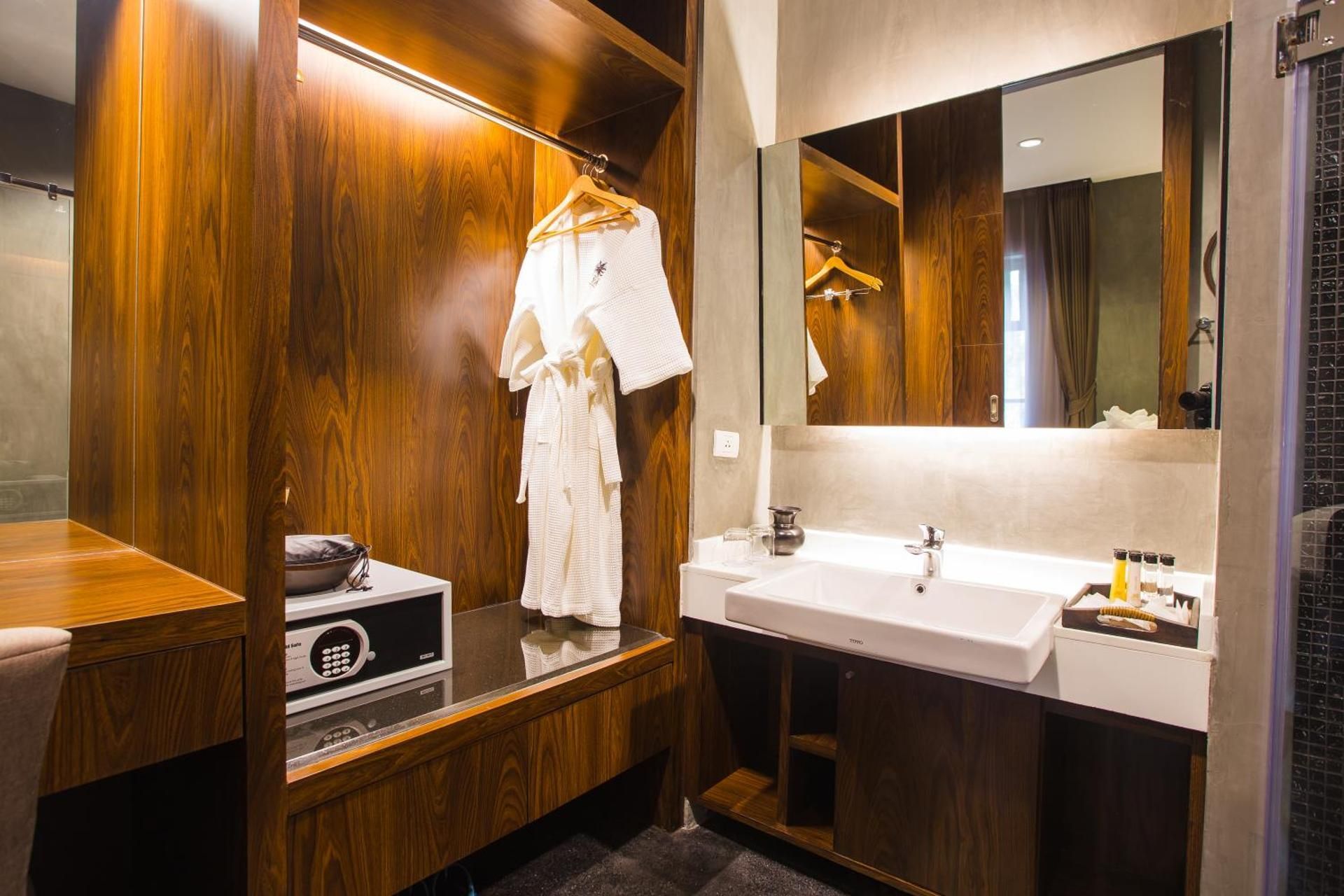 Suite Corner Room