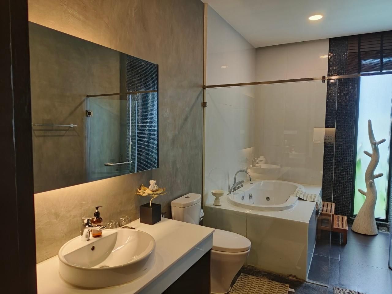 Premium Suite B