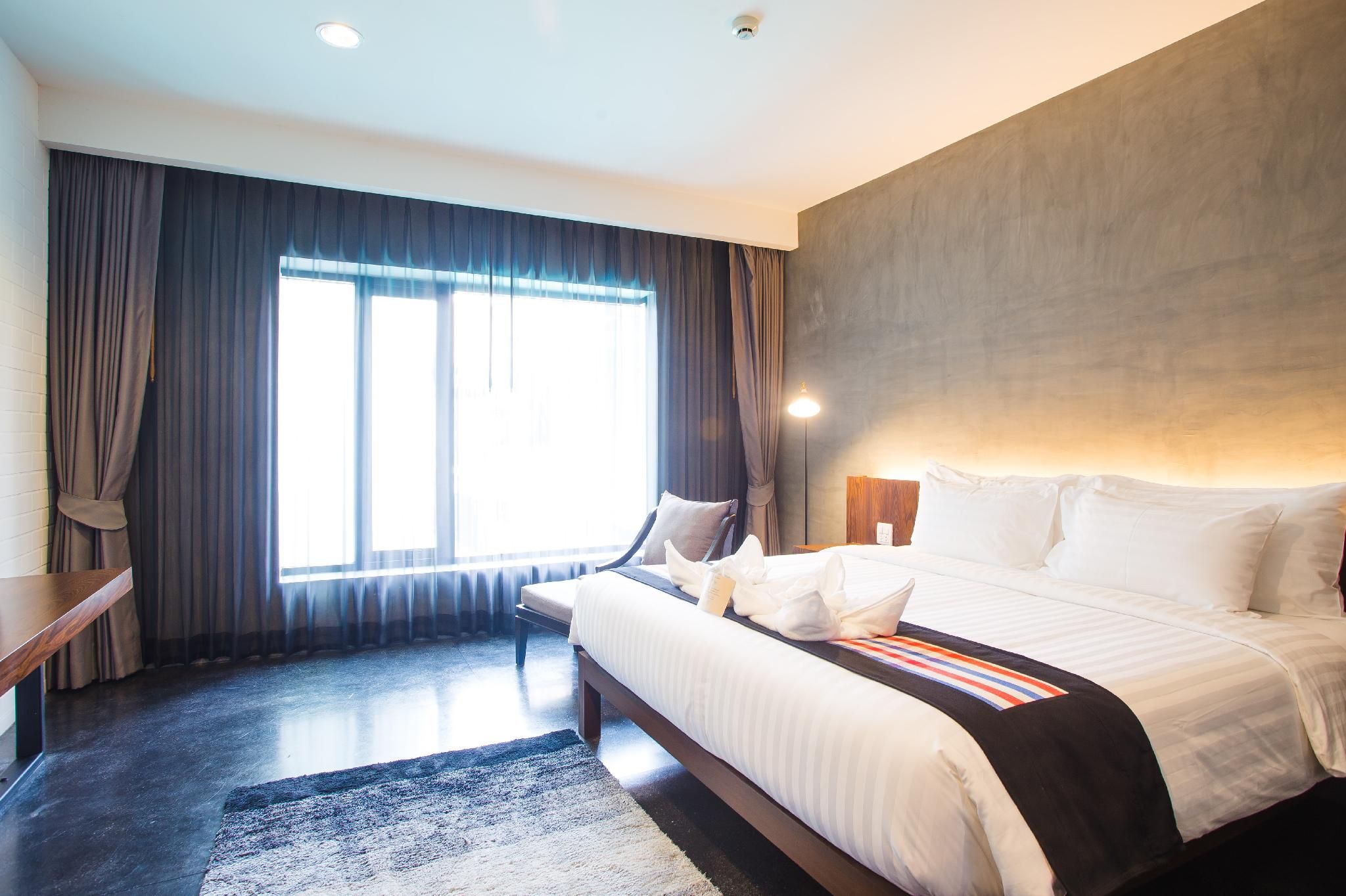 Deluxe Room with Bathtub