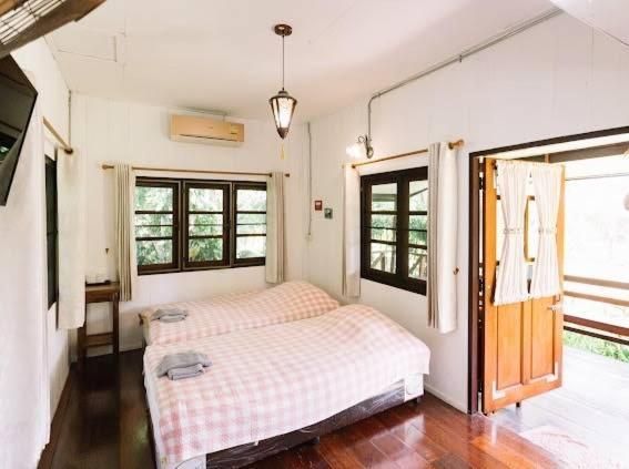 Family Room with Garden View