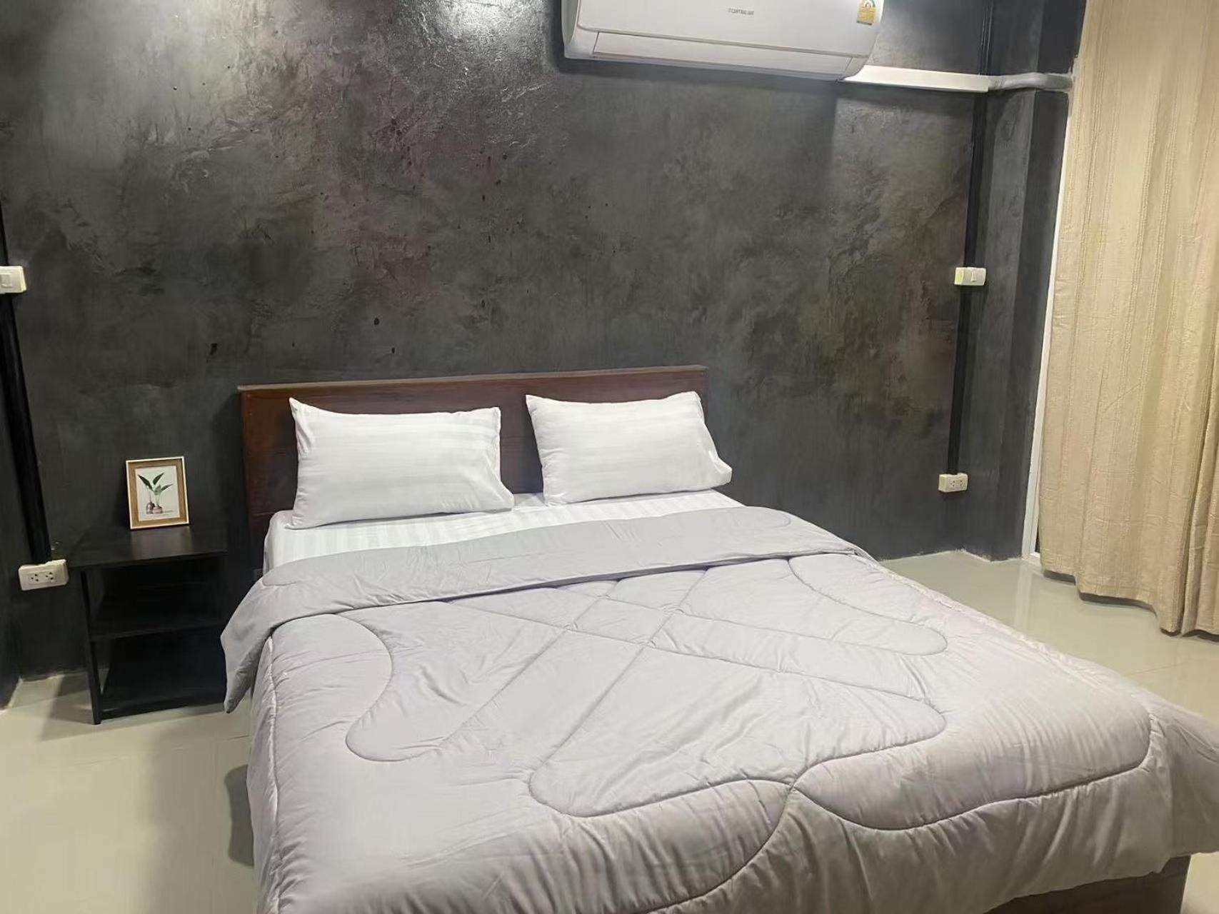 Deluxe Double Room (2 Adults + 1 Child)