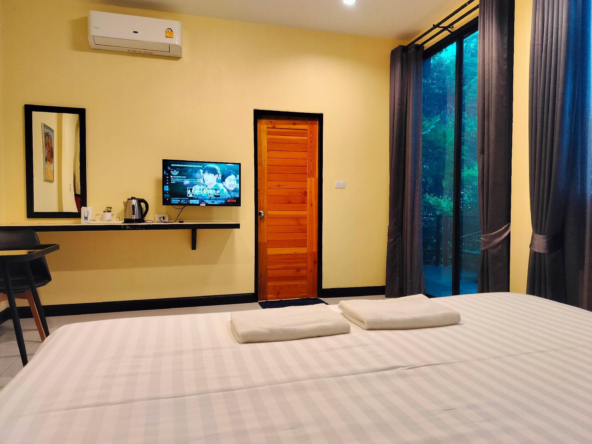 Lake View Double Room with Balcony