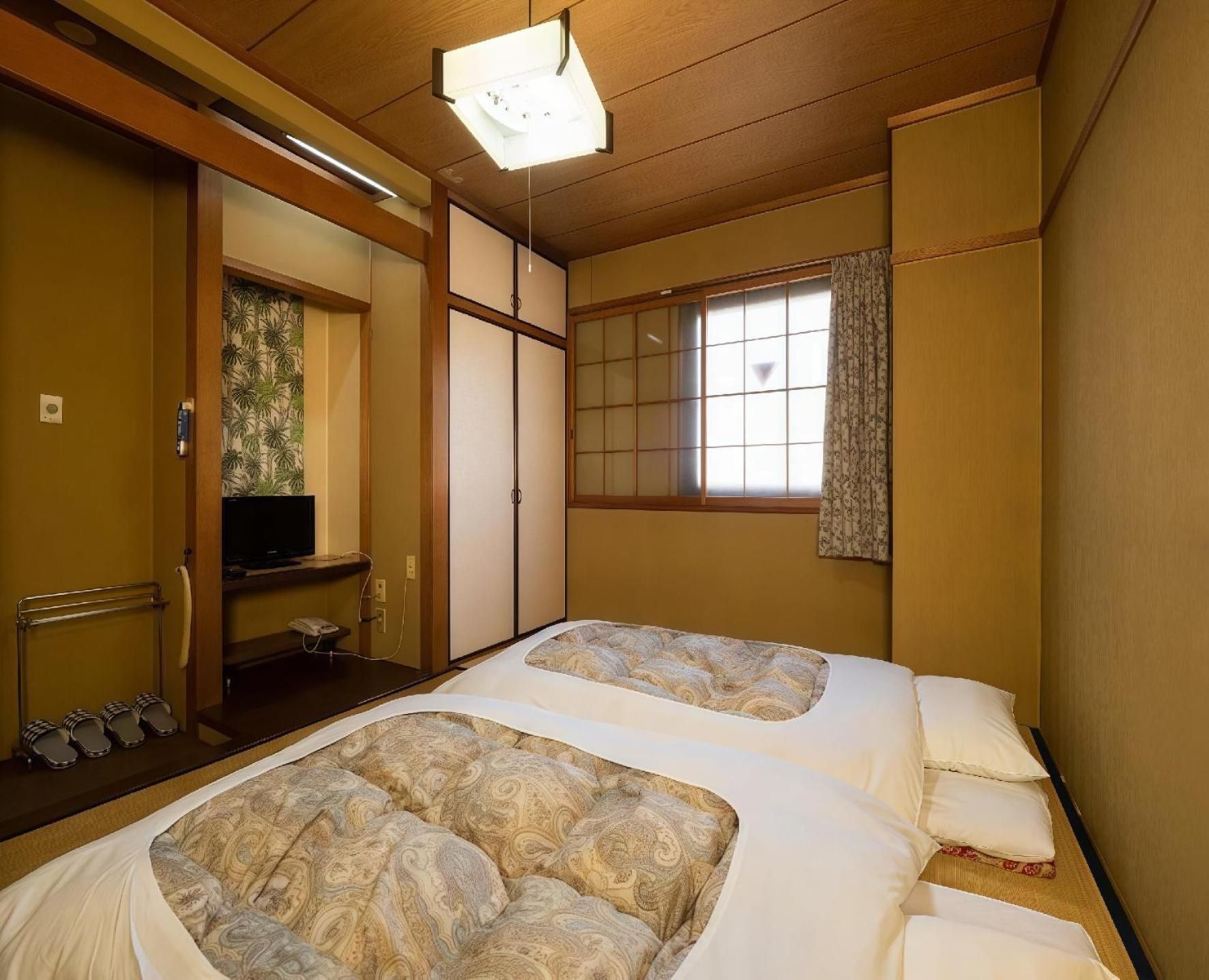 Double Room with Shared Toilet