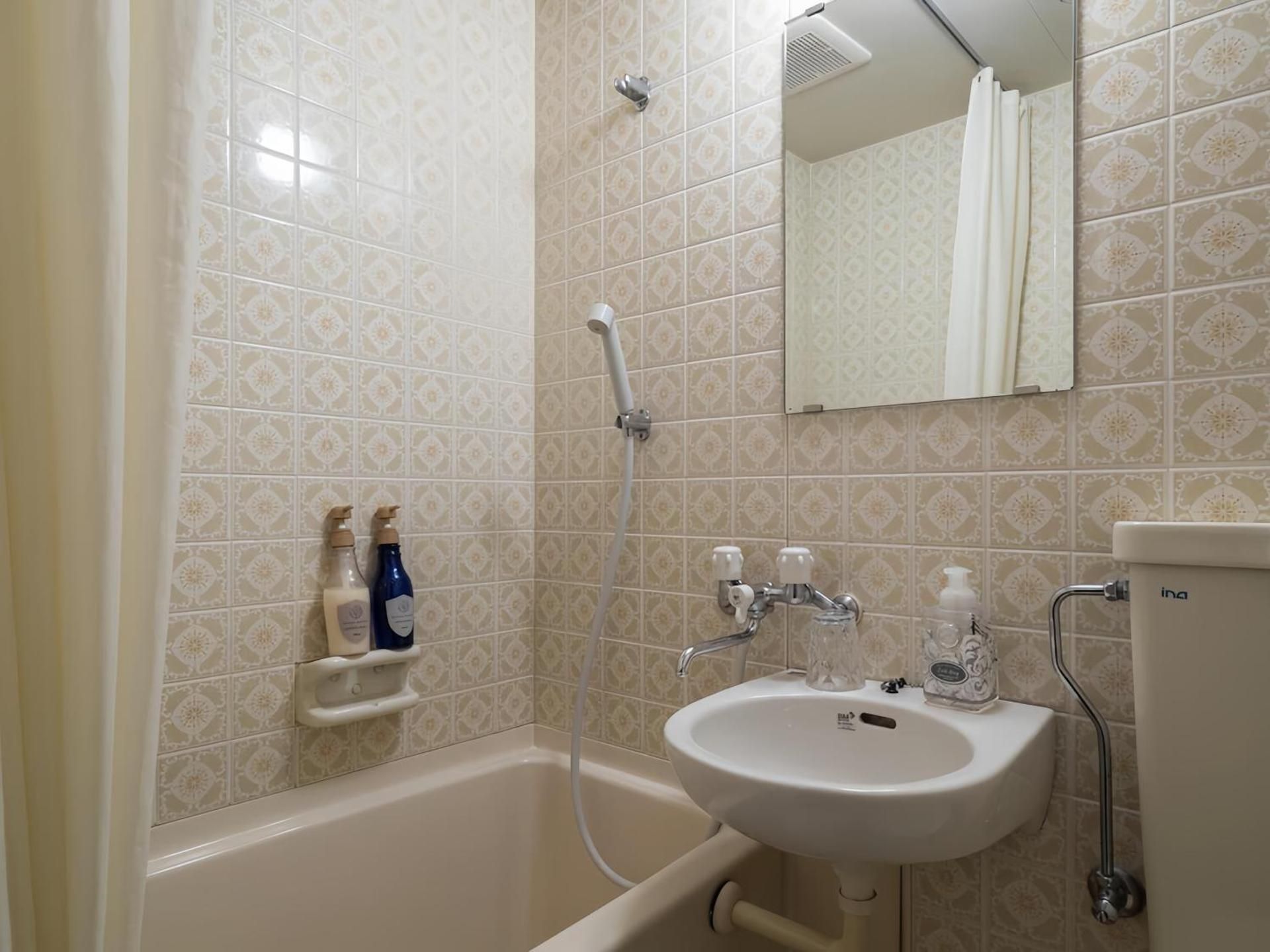Twin Room with Private Bathroom