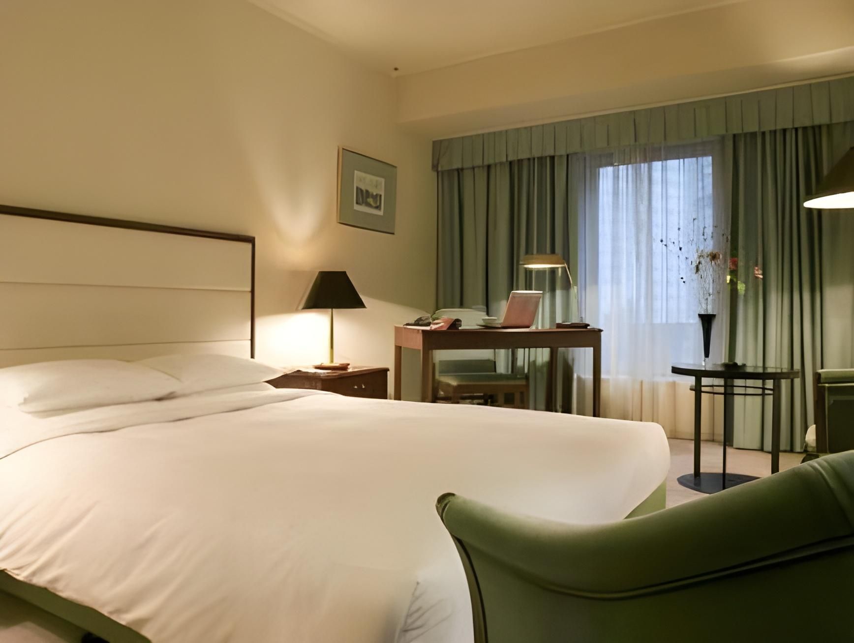Deluxe King Bed