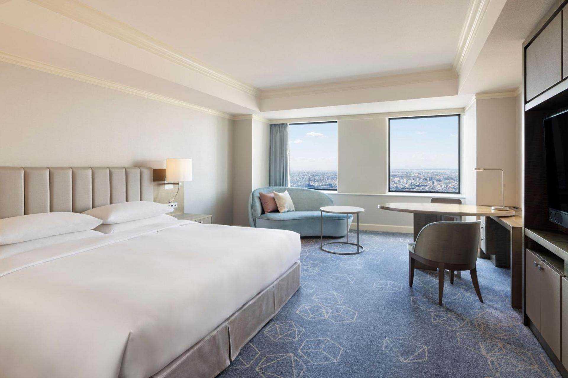 Deluxe King Room with City View