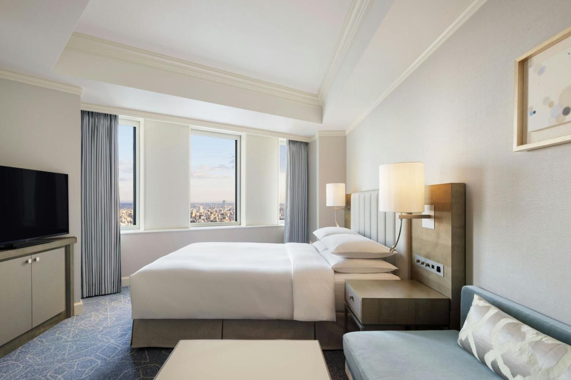 Standard Queen Room with City View