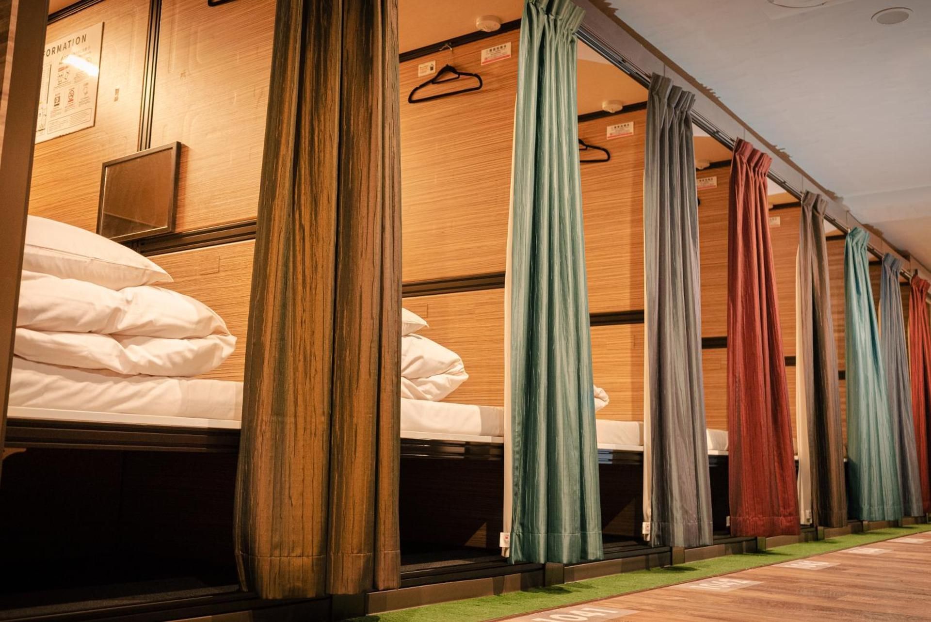 Superior Capsule Room for Female