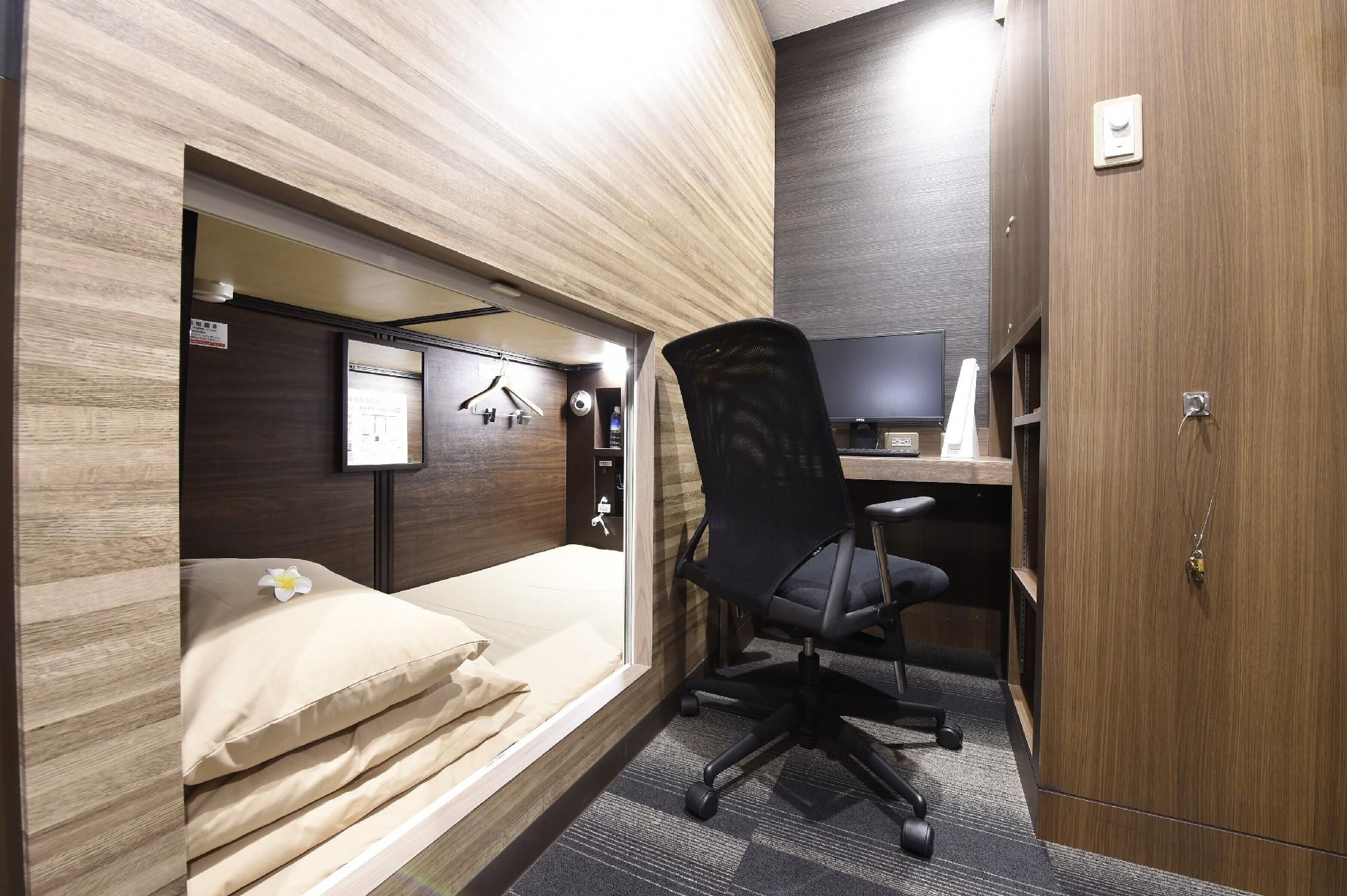 Capsule Room Women Only for 2 People