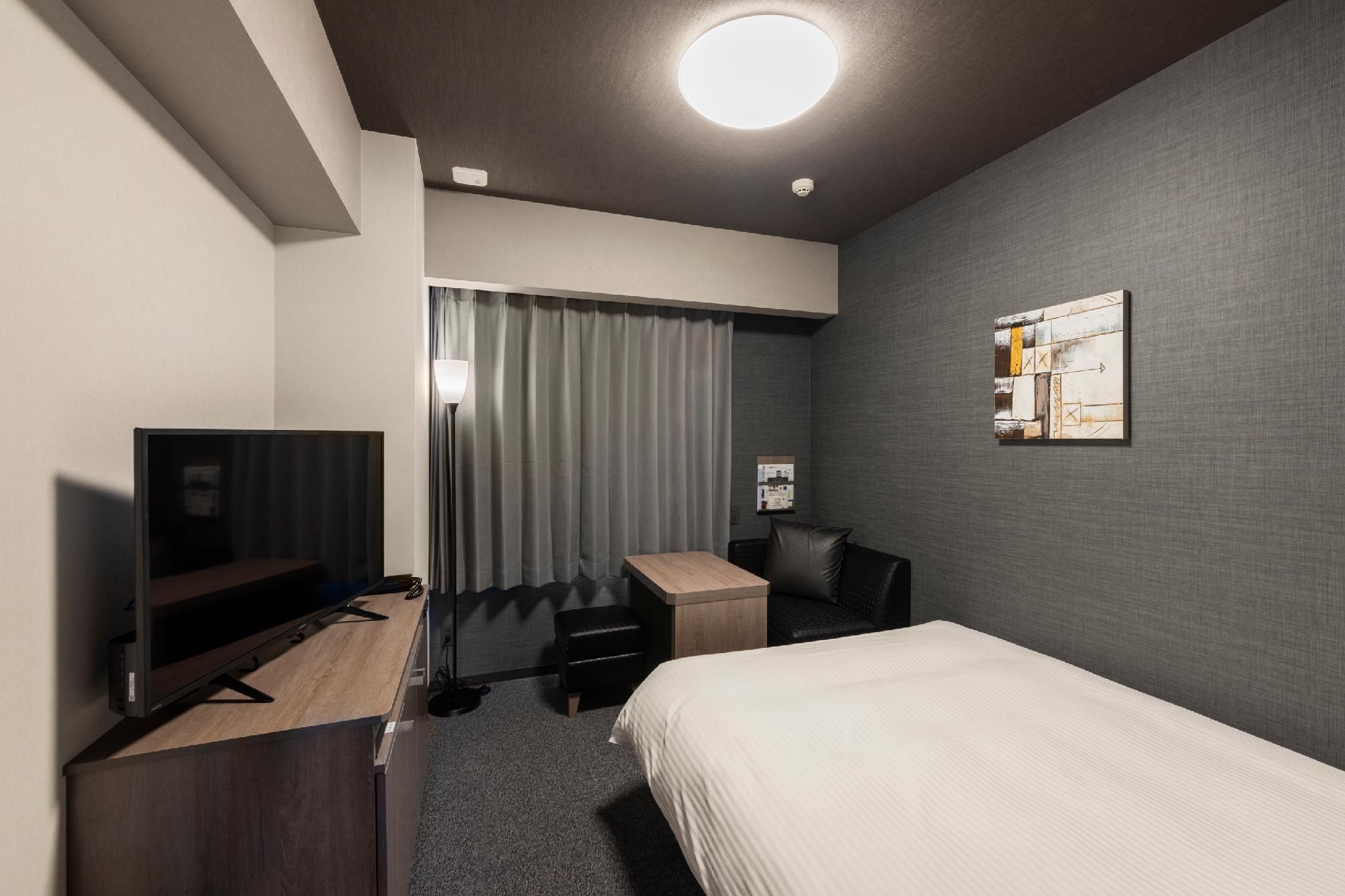 Semi Double Room - Non-Smoking