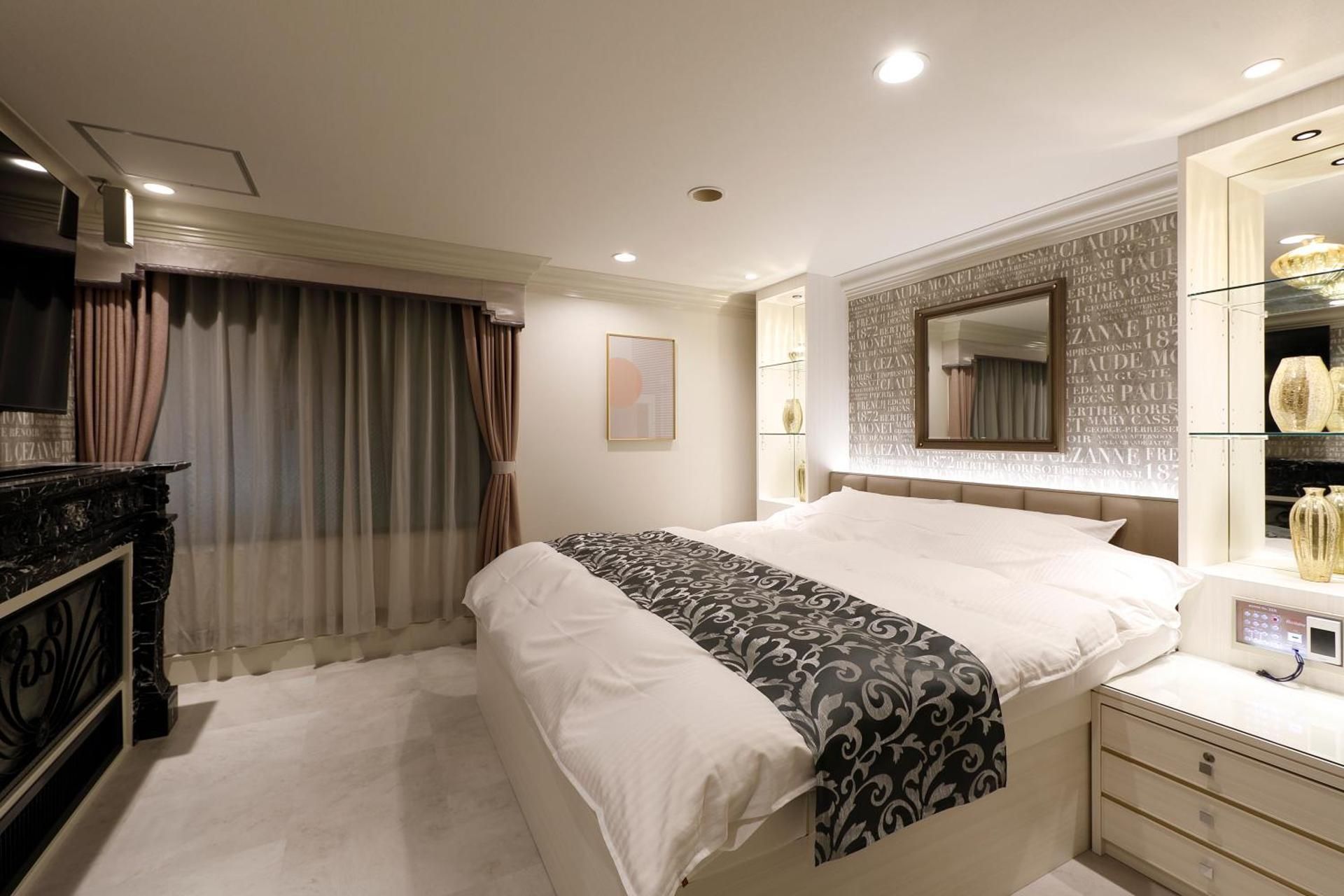 Queen Room with Spa Bath