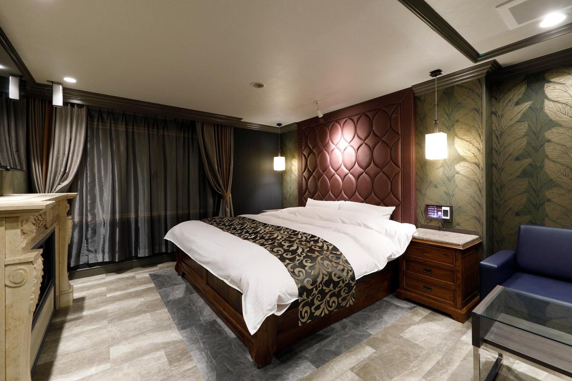 Queen Room with Spa Bath
