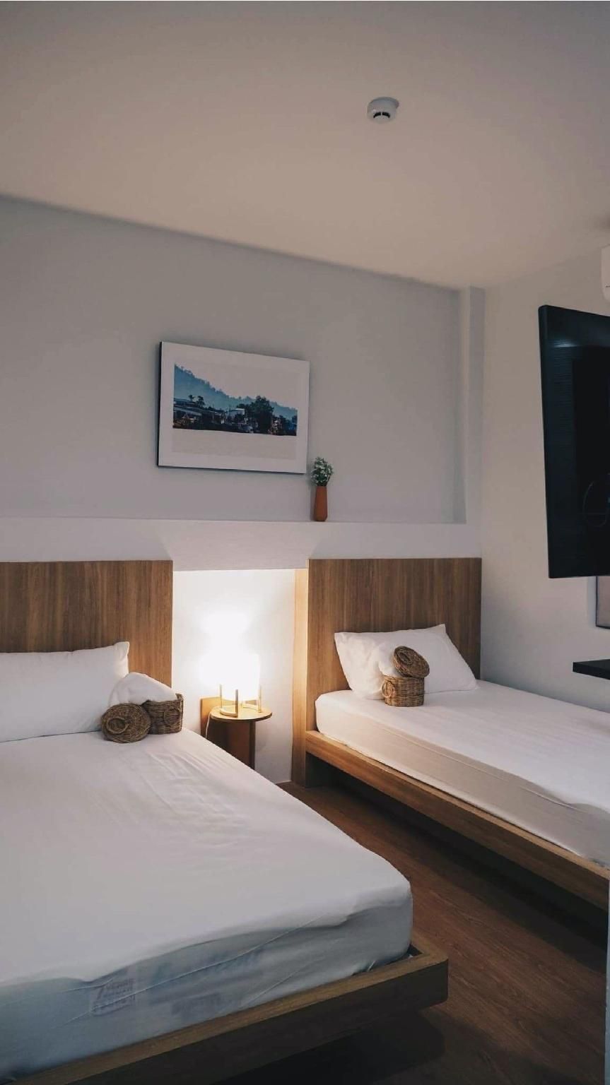 Small Twin Room - Non-Smoking