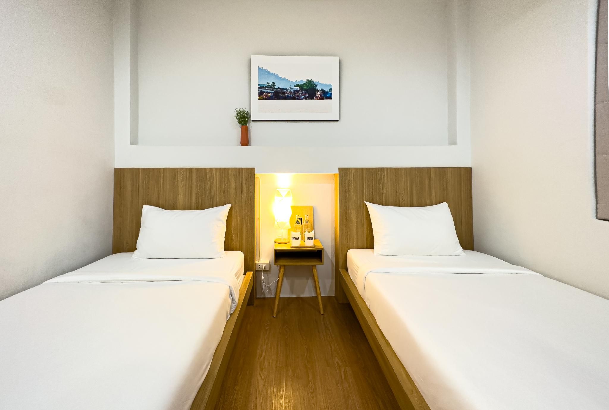 Small Twin Room - Non-Smoking