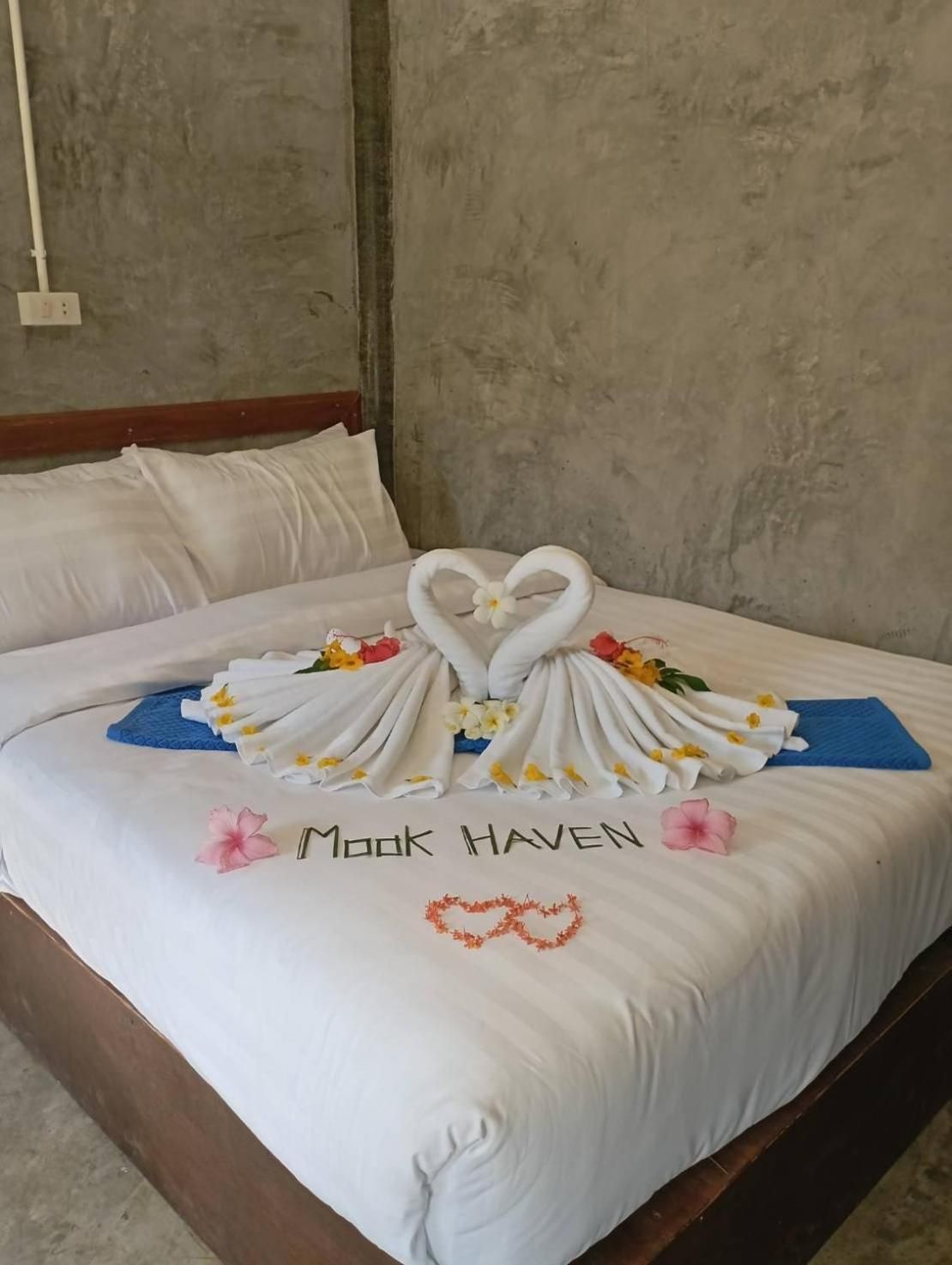 Mook Heaven Bungalow Deluxe Queen Room