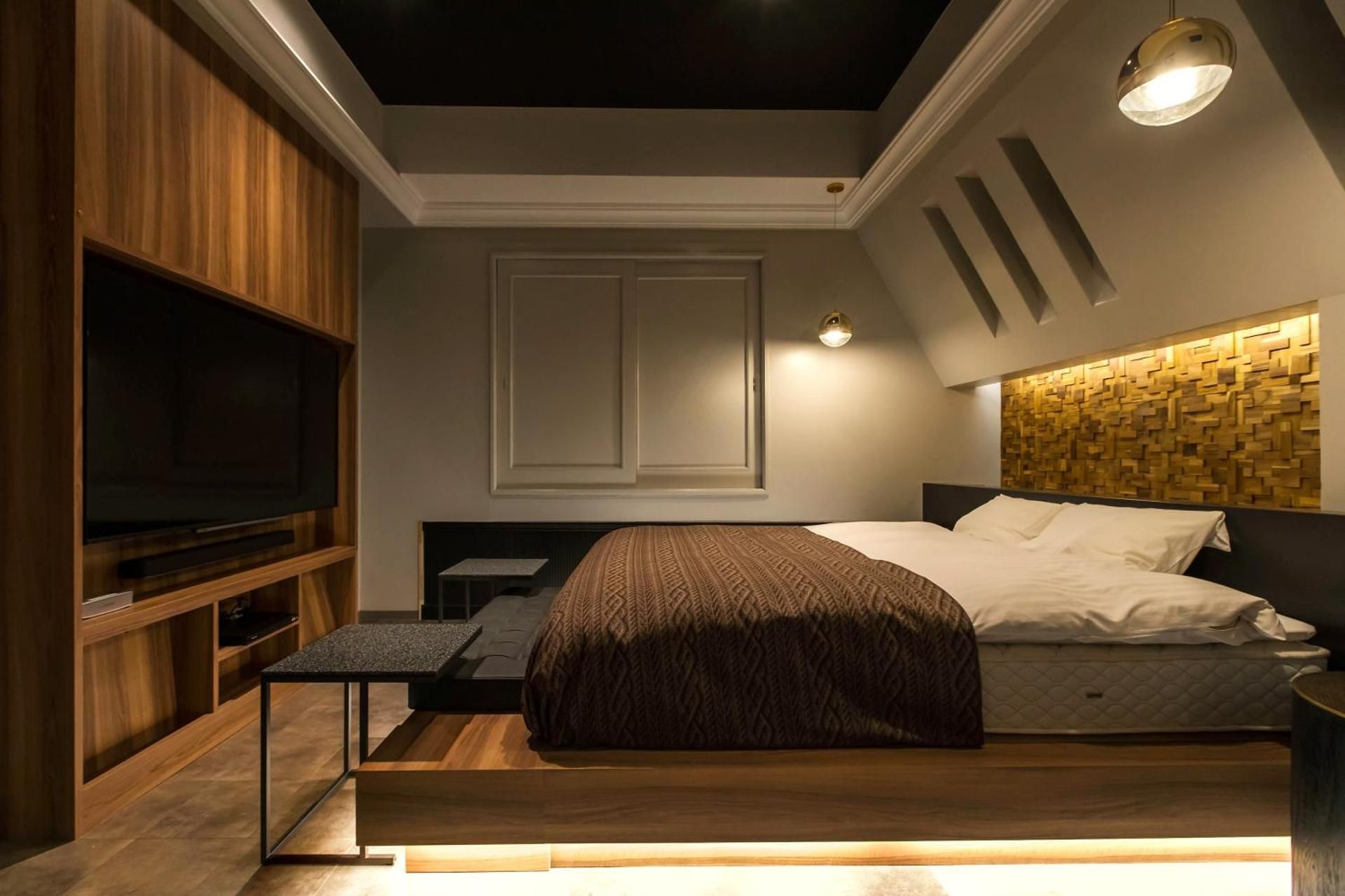 Standard King Room