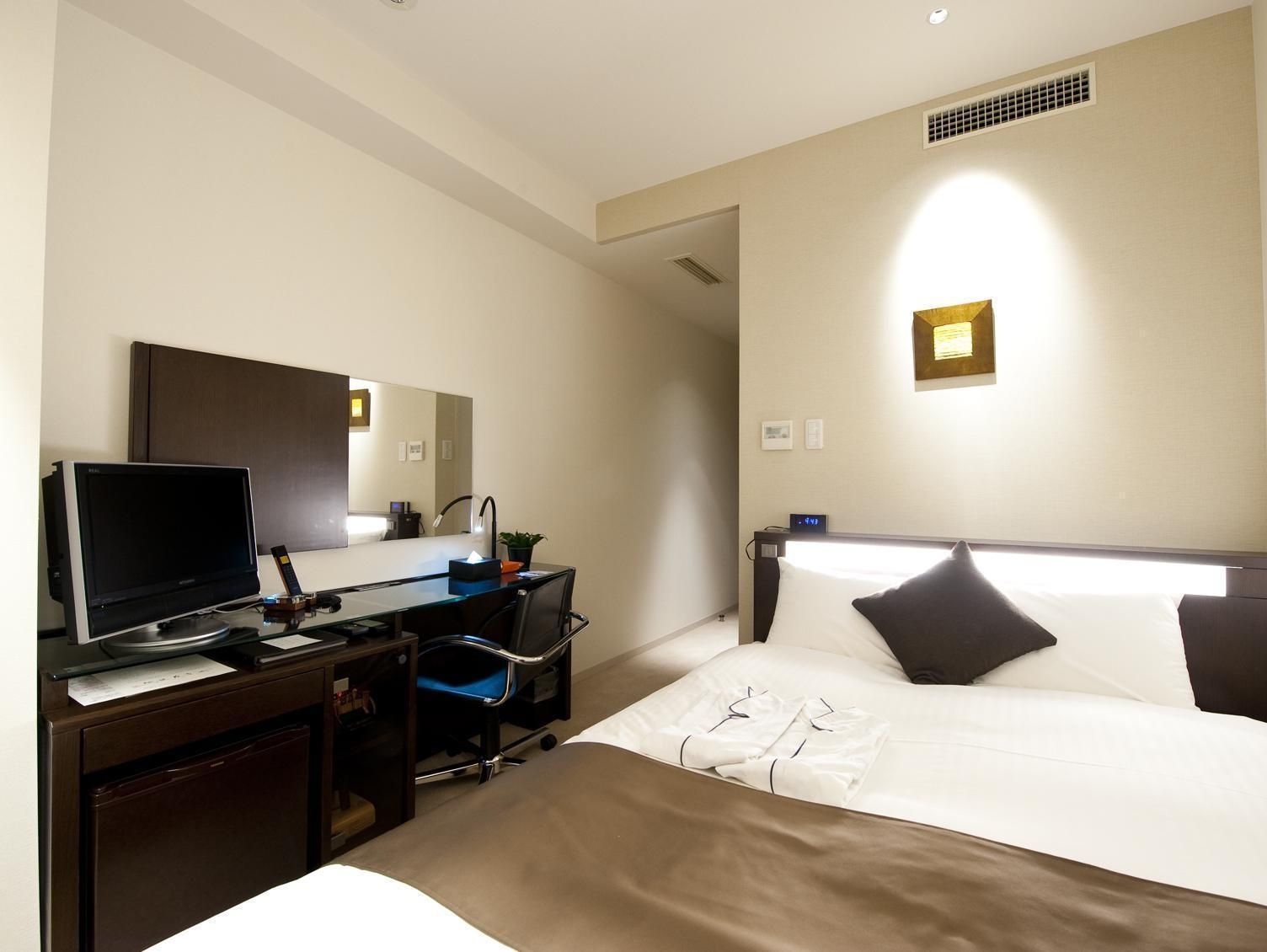 Small Double Bed Non Smoking with Breakfast
