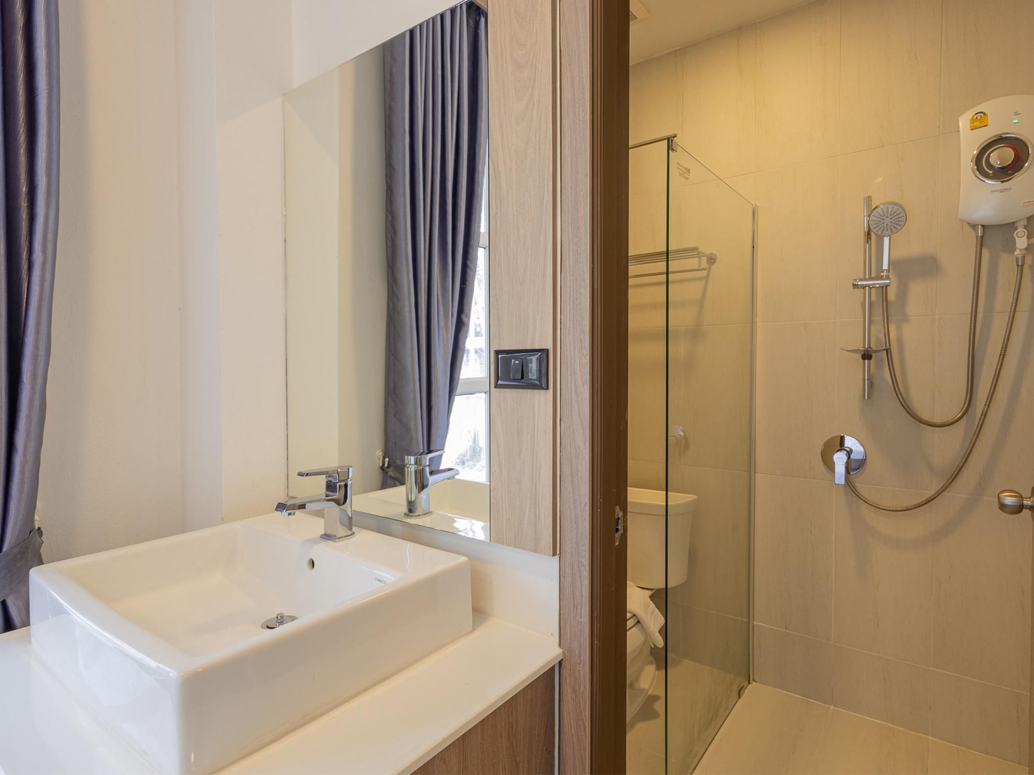 B2 Ubon Boutique & Budget Hotel  Deluxe Triple Room 3