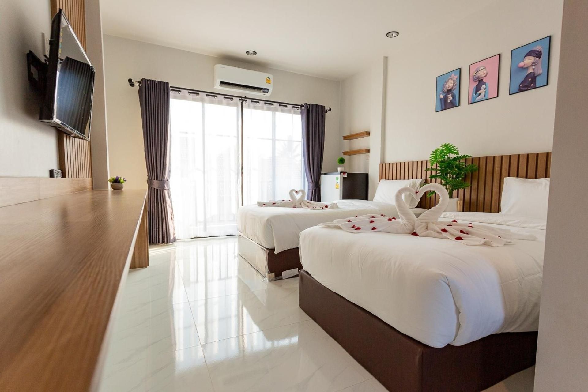 Superior Twin Room with Window