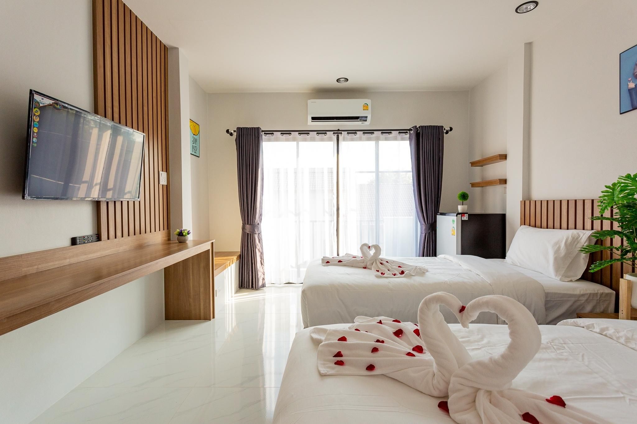 Superior Twin Room with Window
