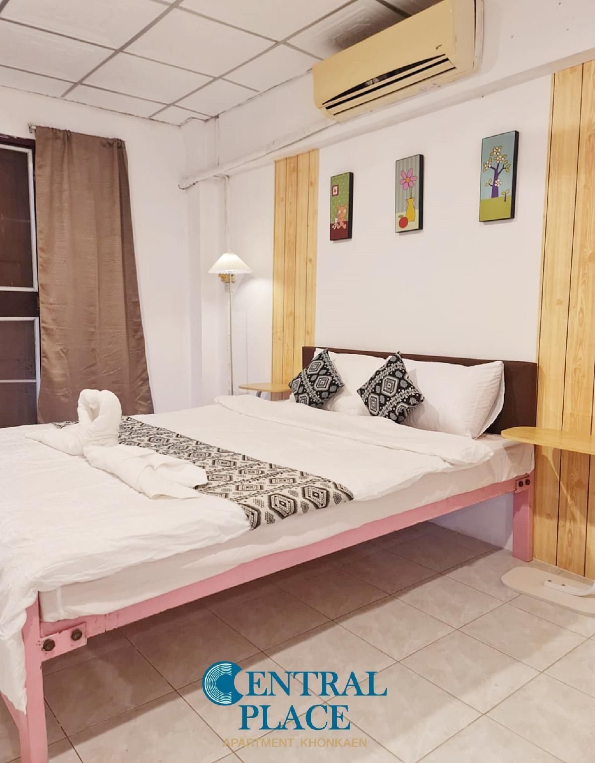 Deluxe - 1 King Bed