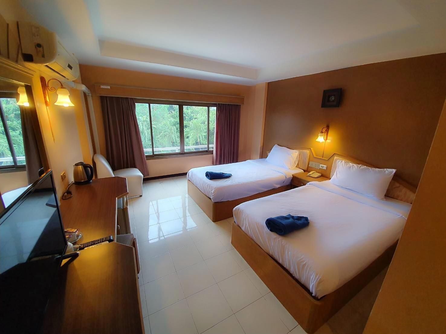 Standard Twin Room - Non-Smoking, Check-in After 8:00 PM, Check-out Before 9:00 AM