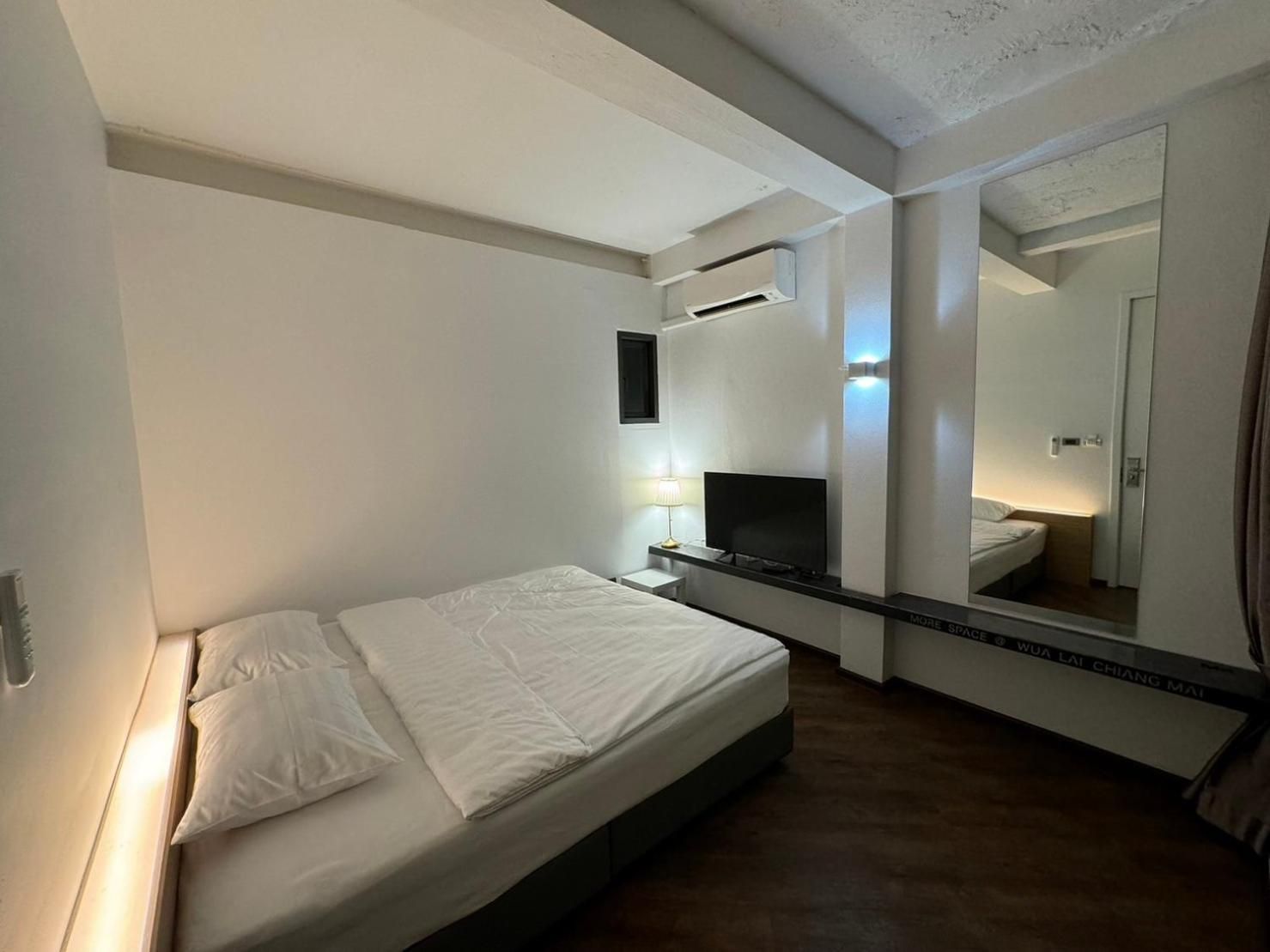 Standard King Room - Non-Smoking
