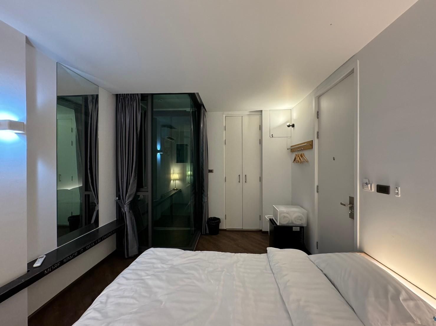 Standard King Room - Non-Smoking