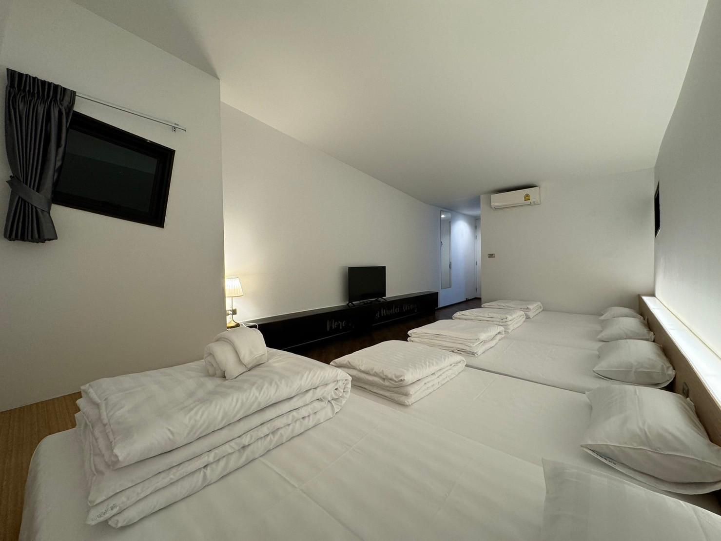 5 Bed - AC Room